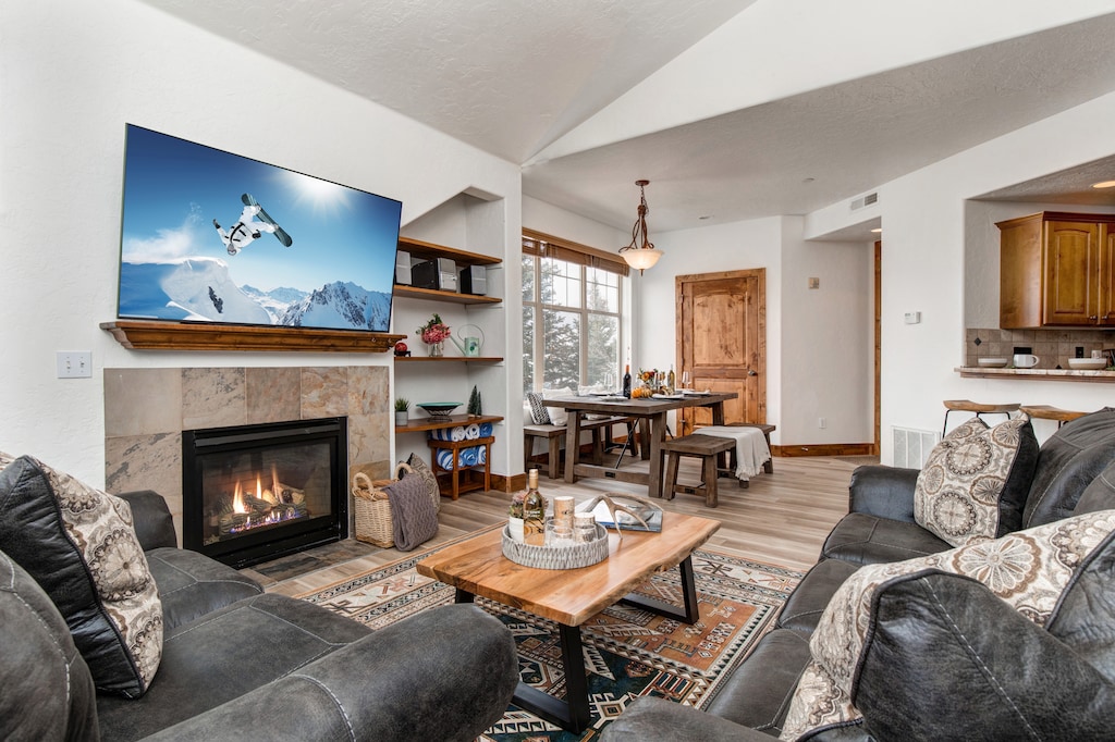 Upper Level Condo - Just Remodeled and All New Furnishings