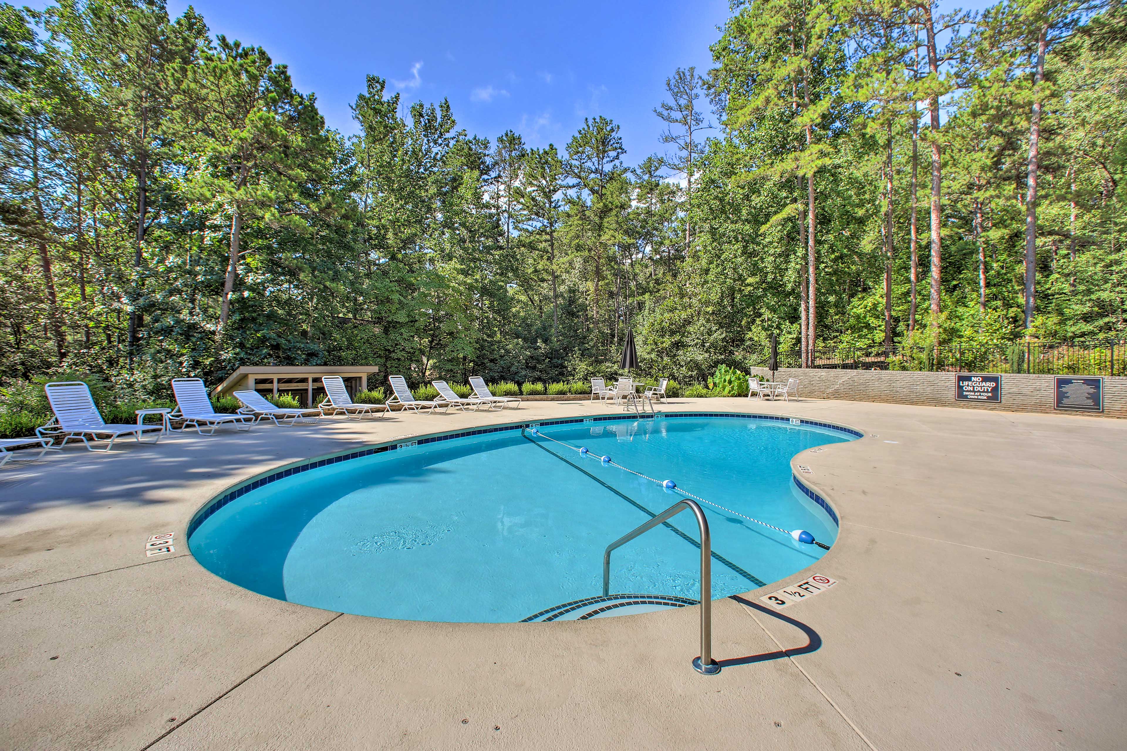 Keowee Key Resort Condo w/ Deck & Pool Access!