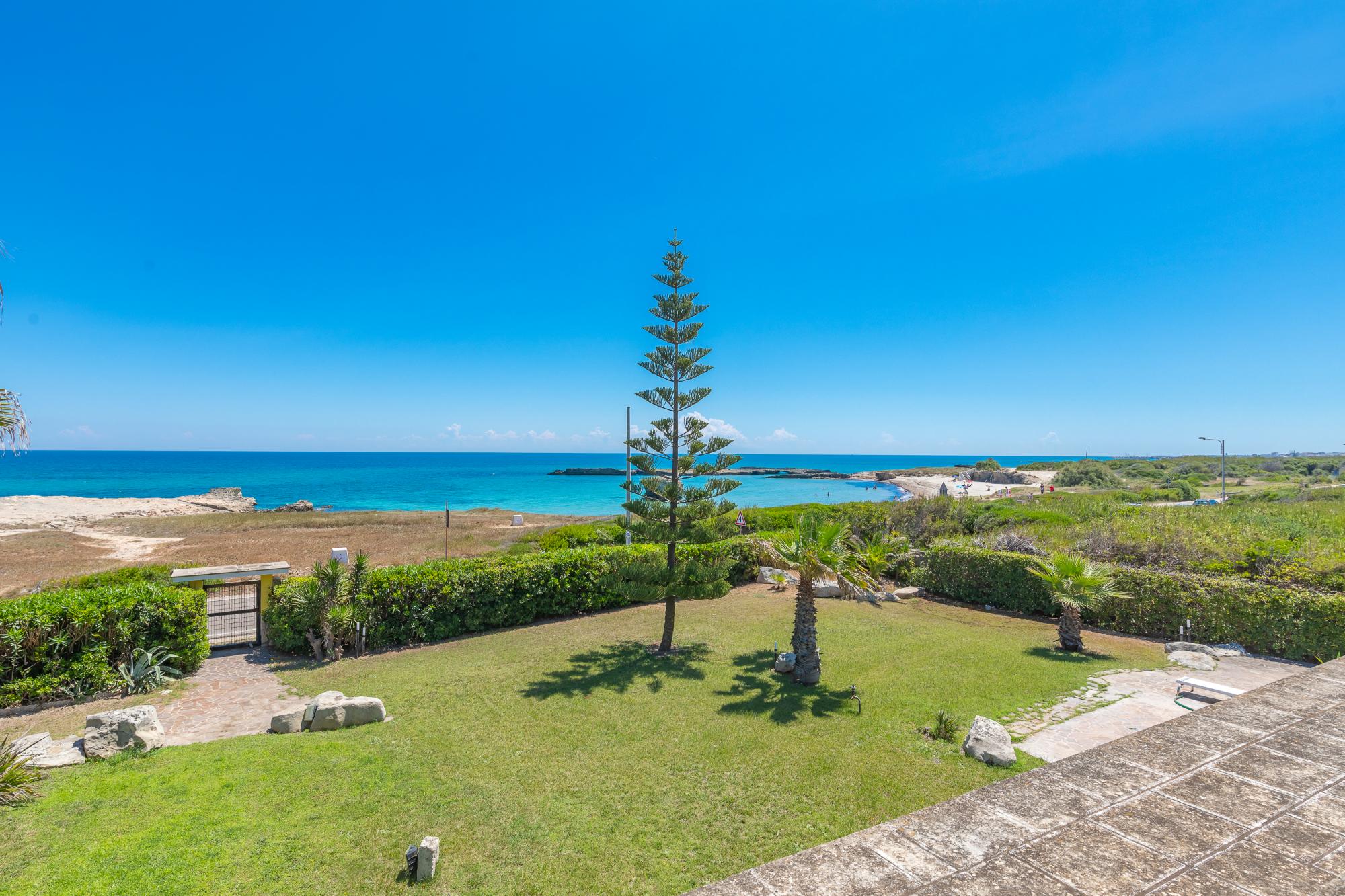 Property Image 1 - Beachfront apartment overlooking the sea of Torre Specchia-Incoronata