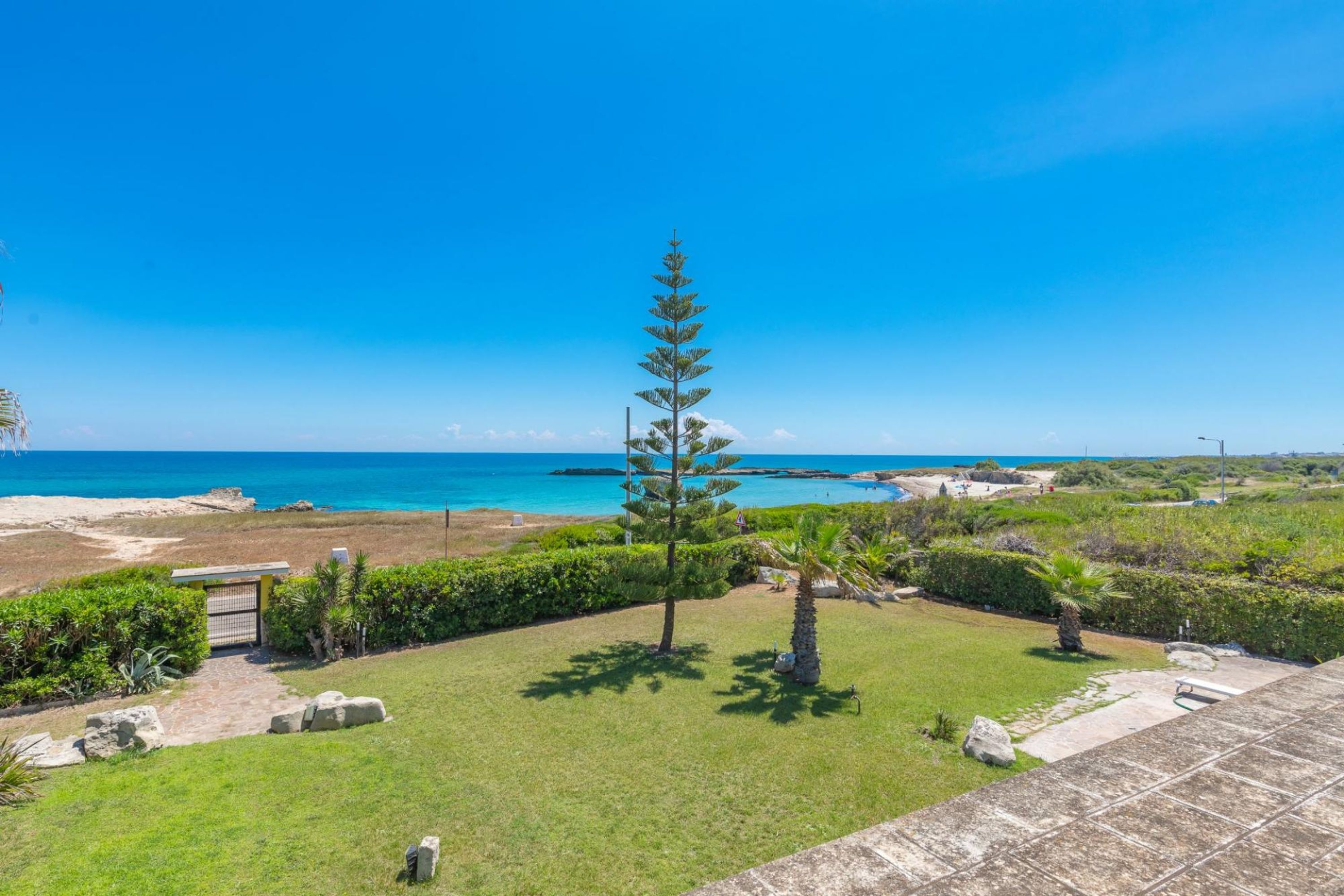 Property Image 2 - Beachfront apartment overlooking the sea of Torre Specchia-Incoronata