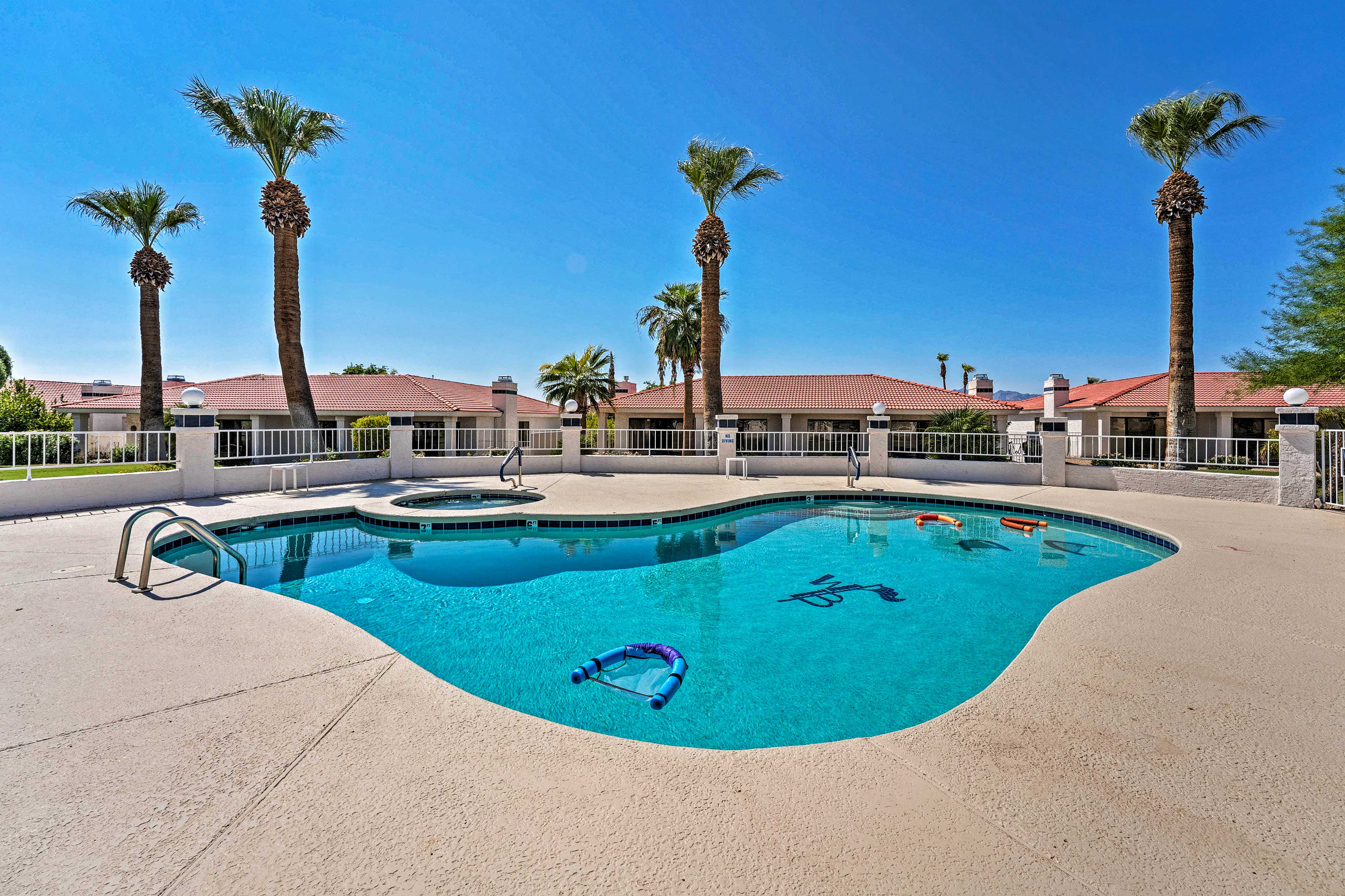 Property Image 2 - Havasu Condo w/ Stunning Lake & Mountain Views!