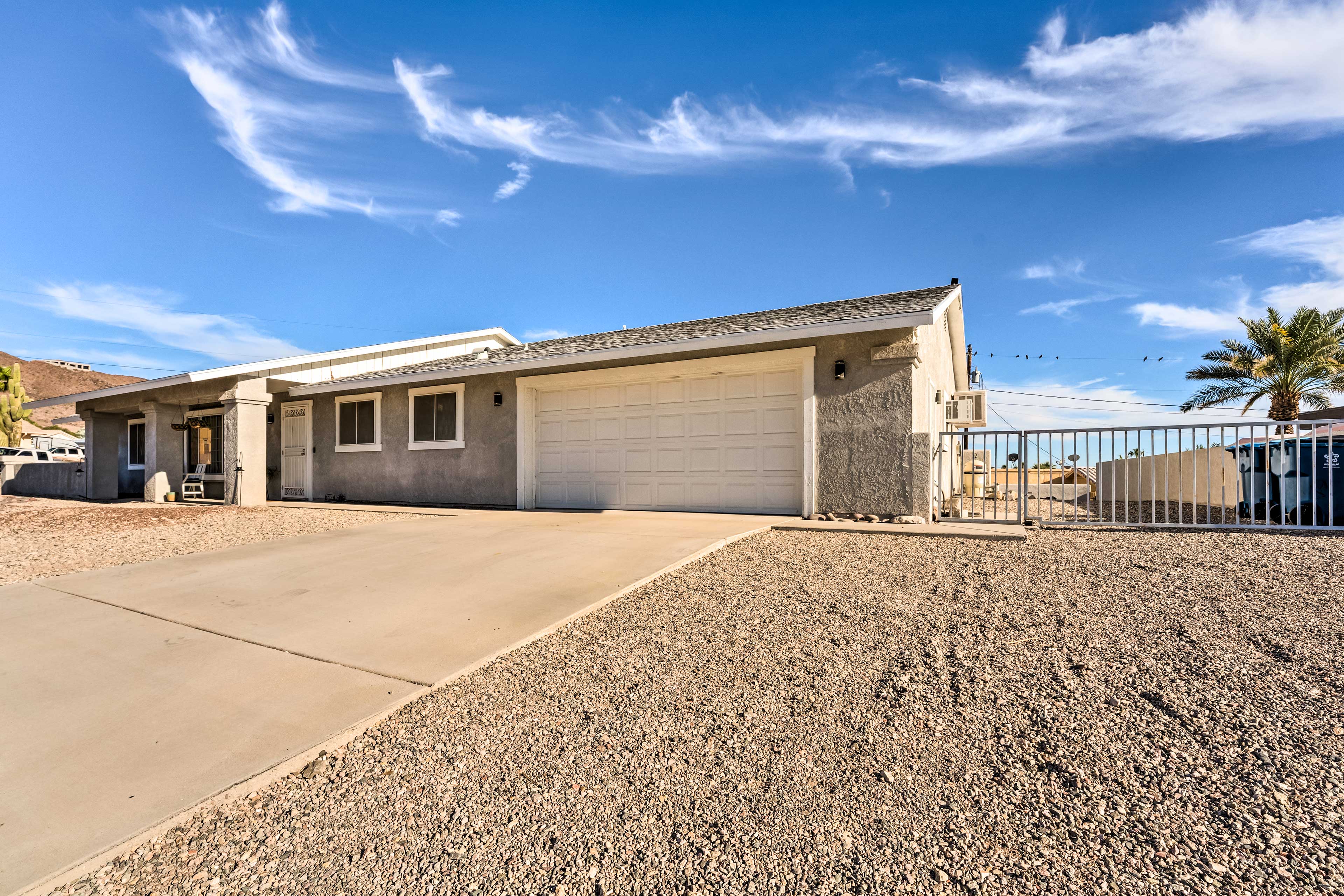 Lake Havasu City Oasis: Hot Tub & Lake Views!