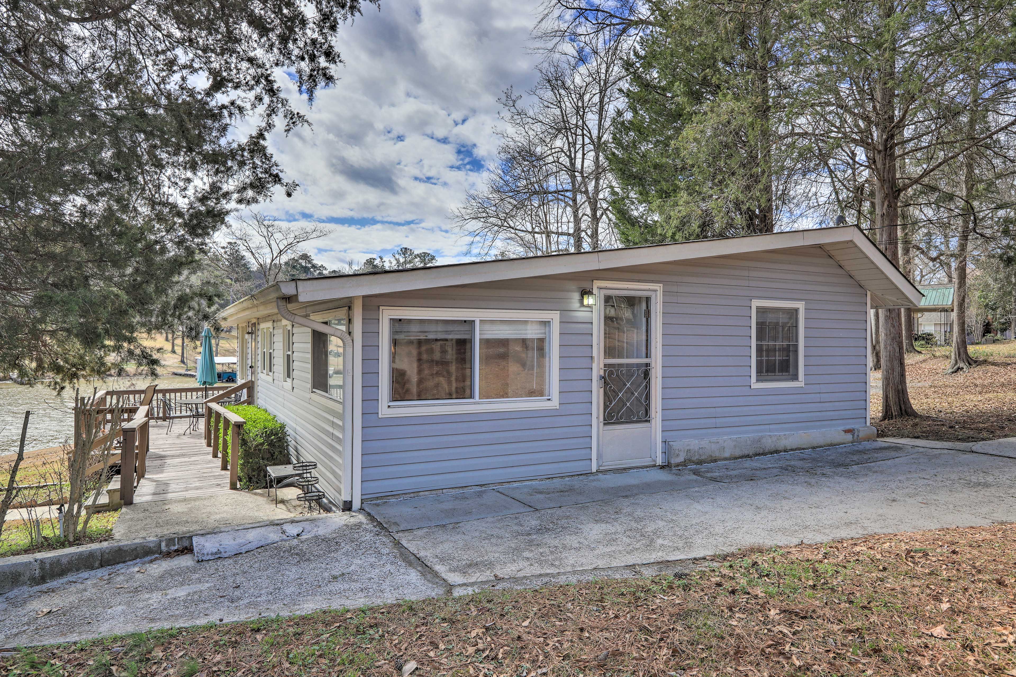 Property Image 2 - Lake Sinclair Cottage with Deck & Boat Dock!