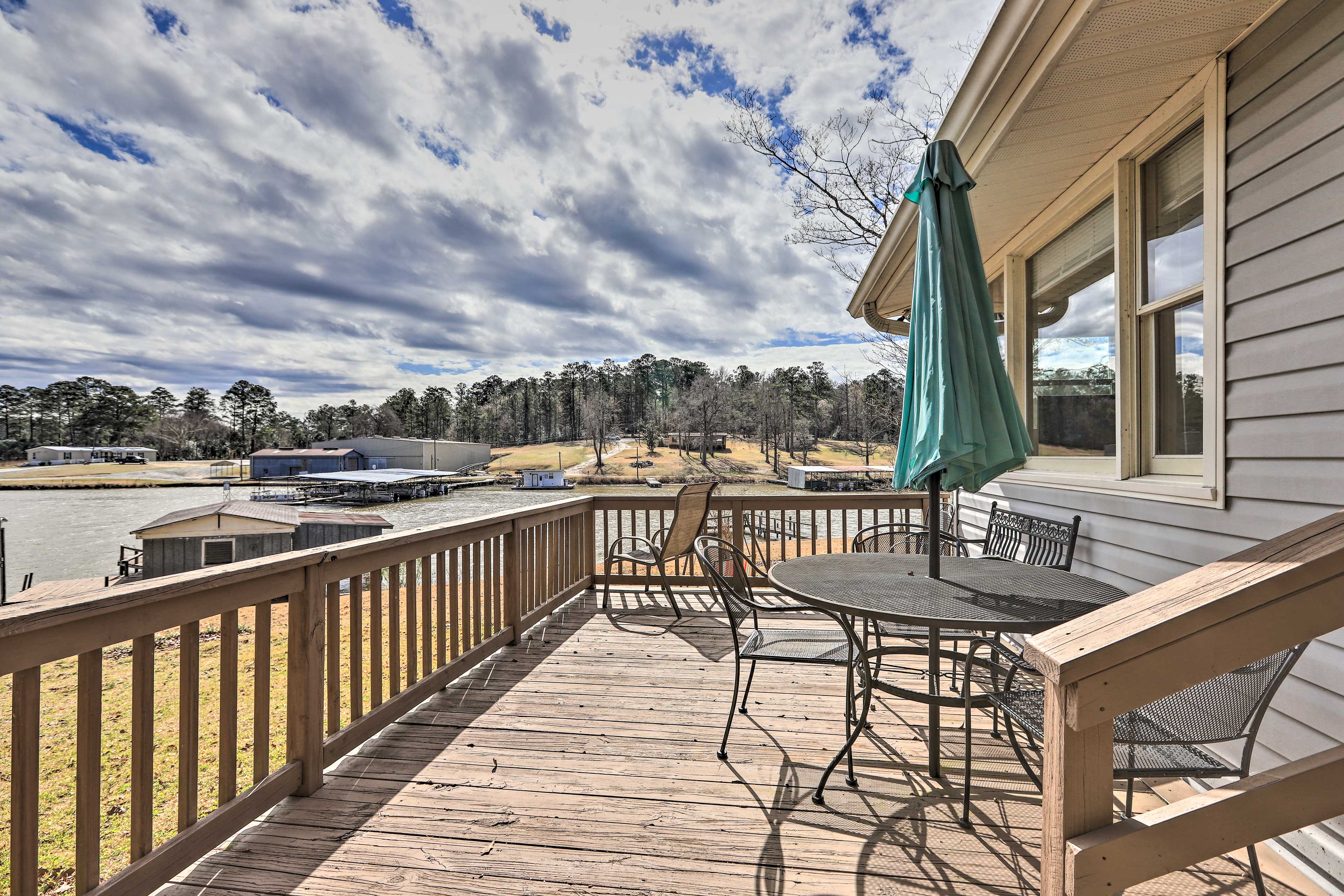 Property Image 1 - Lake Sinclair Cottage with Deck & Boat Dock!