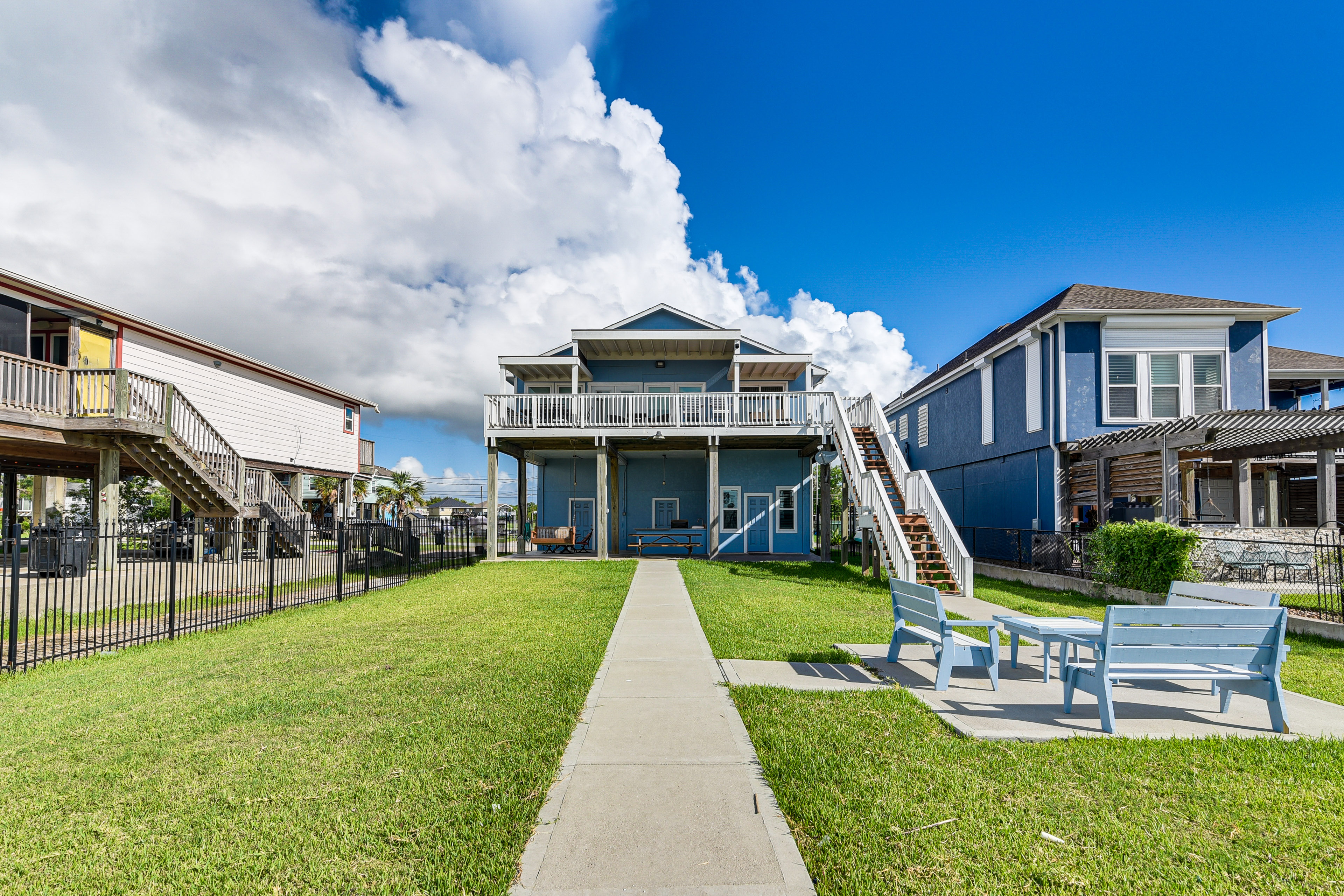 Property Image 2 - Spacious San Leon Beach Retreat on Galveston Bay!