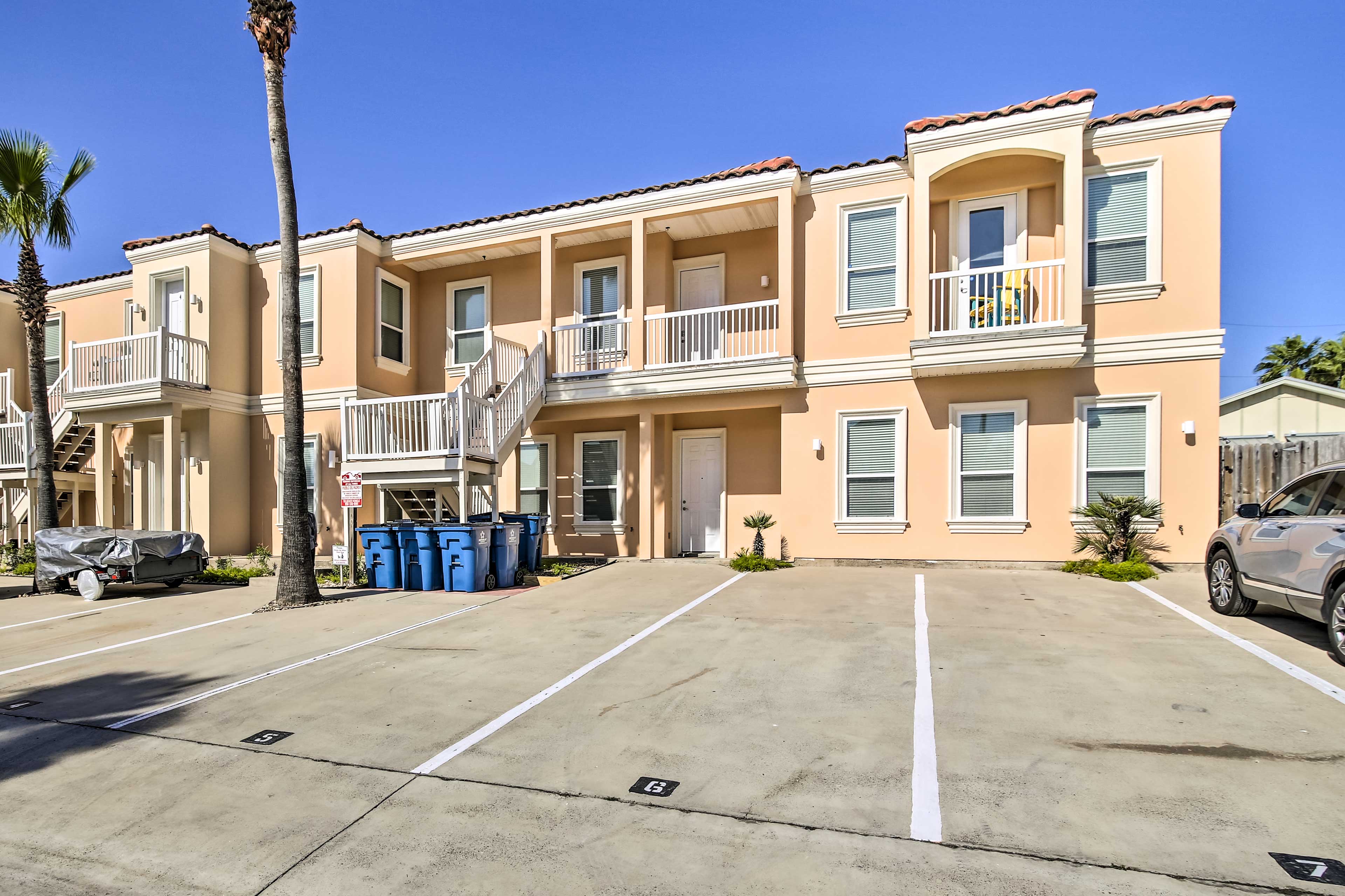 Property Image 1 - Texas Condo w/ Outdoor Pools - Walk to Beach!