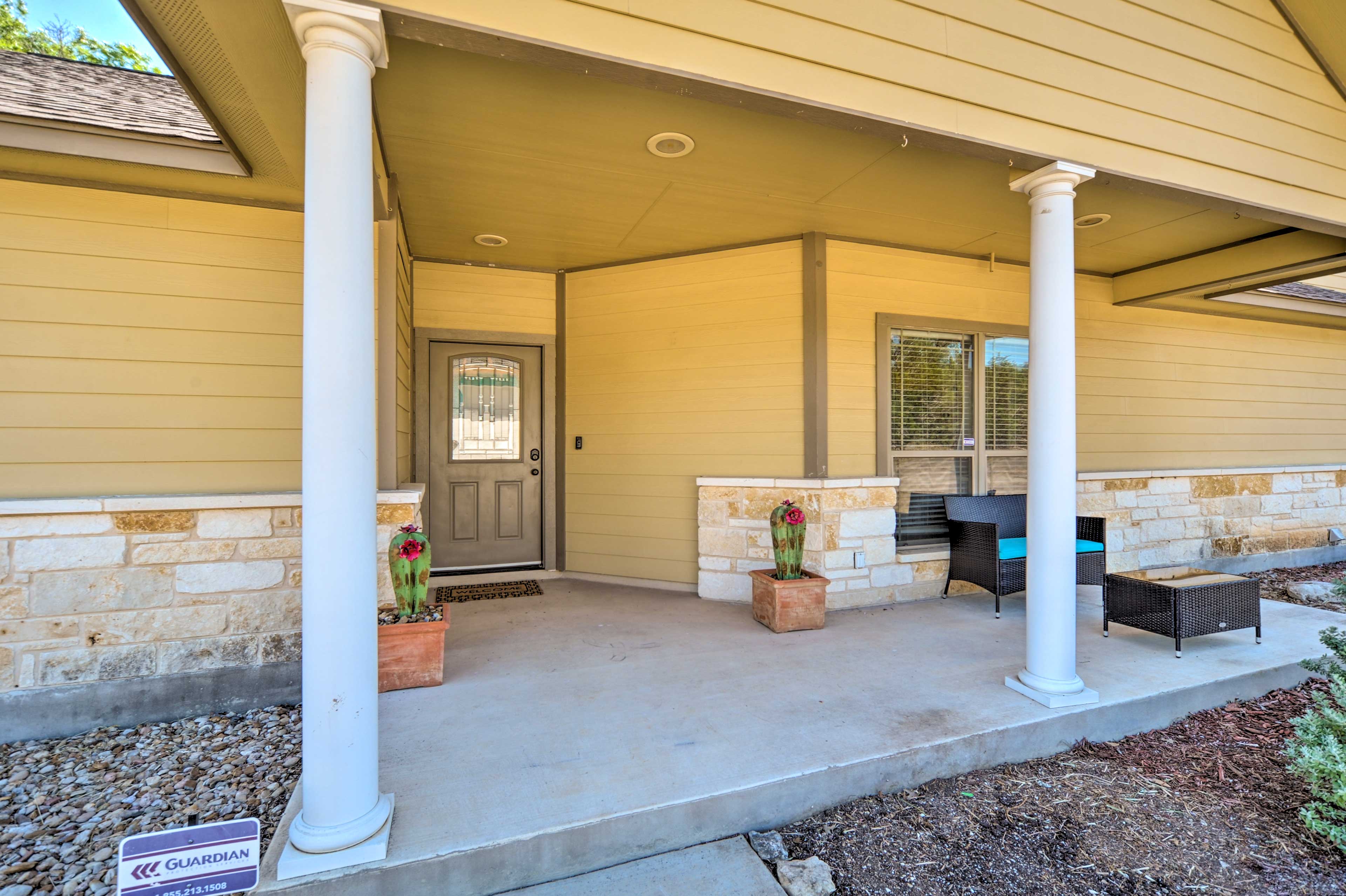 Hot Tub + Game Room: Canyon Lake Getaway!