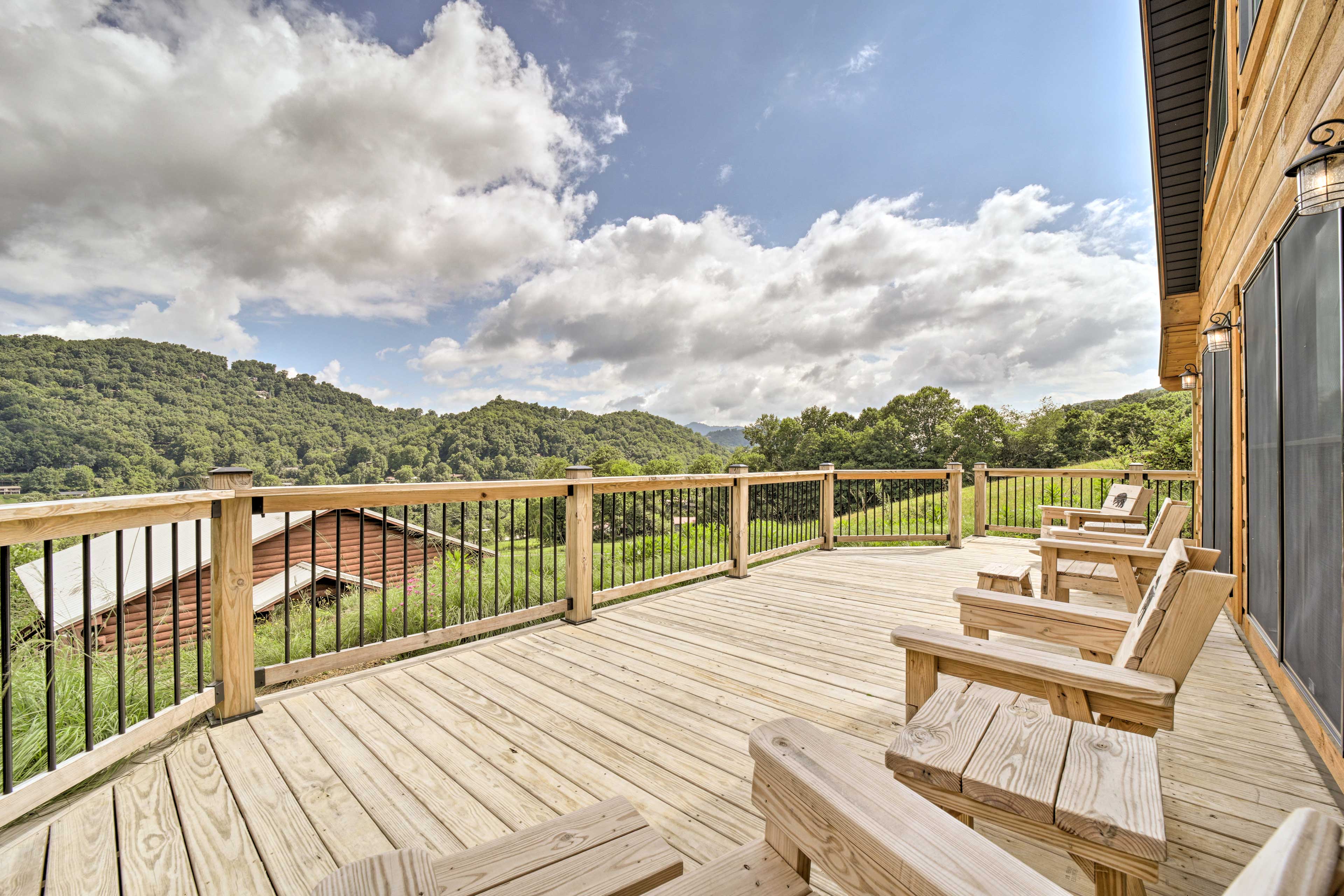 Property Image 2 - Luxe Log Cabin w/ Modern Finishes & Mtn Views