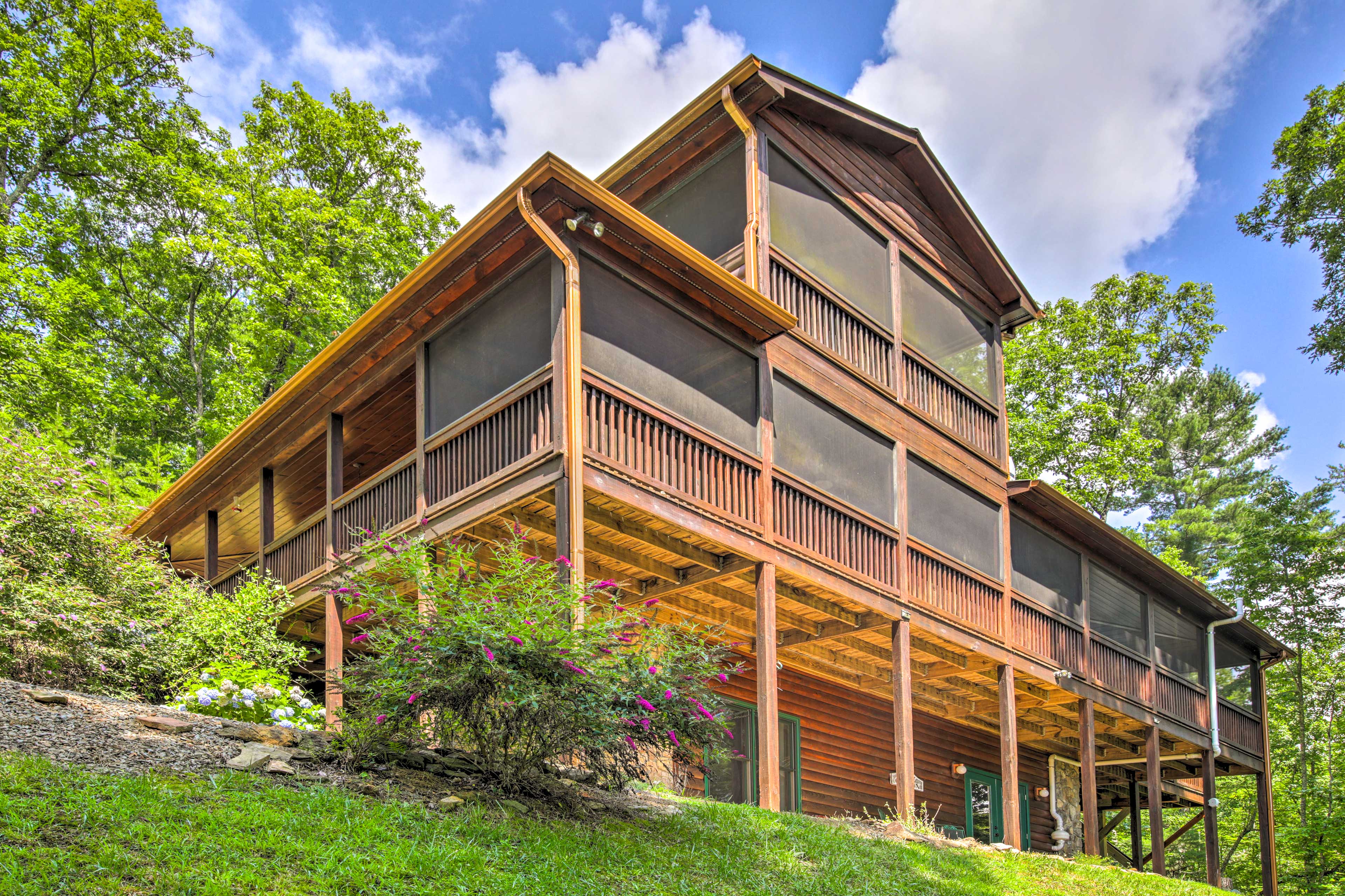 Property Image 1 - Mineral Bluff Cabin w/ Hot Tub + Game Room!