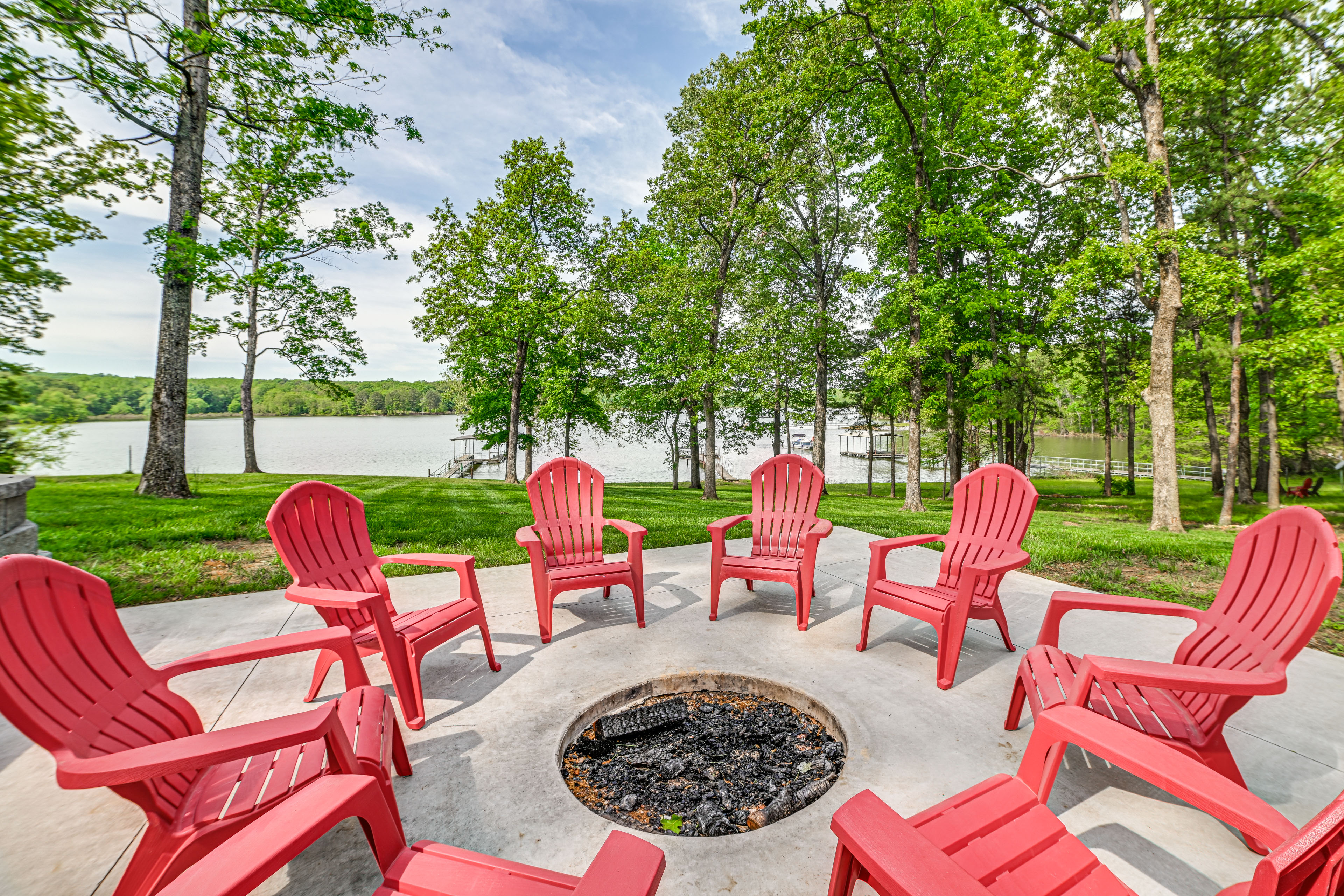 Property Image 2 - Modern Kentucky Lake Home w/ Deck, Dock, View