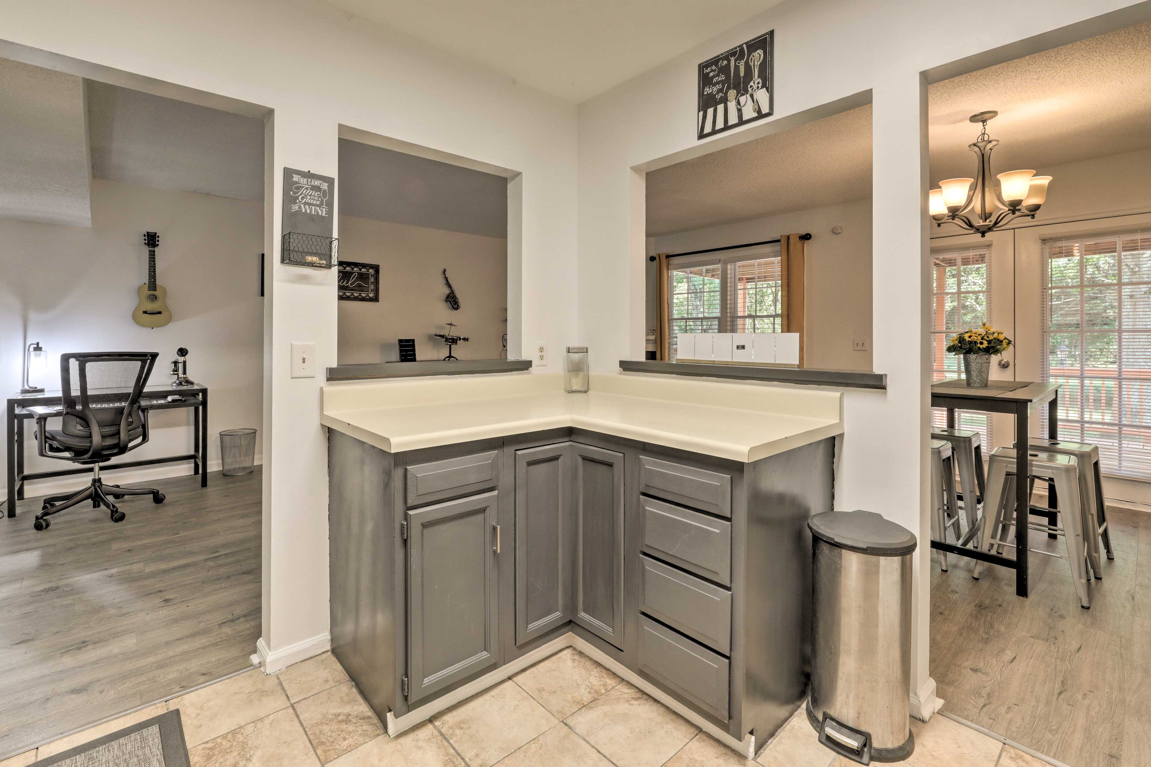 Modern Nashville Townhome: Large Yard & Deck!