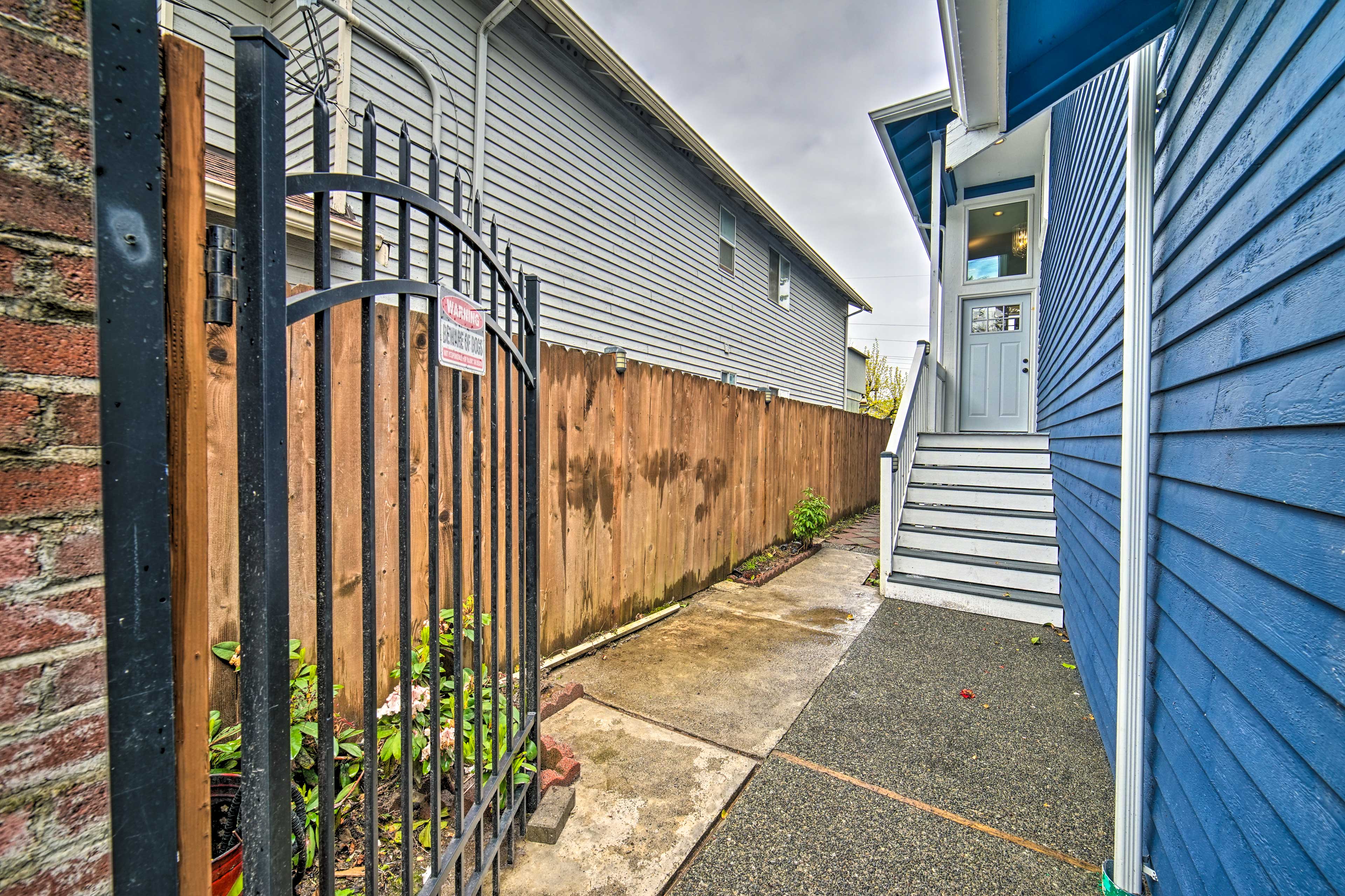 Modern Home w/ Balcony: 9 Mi to Downtown Seattle!