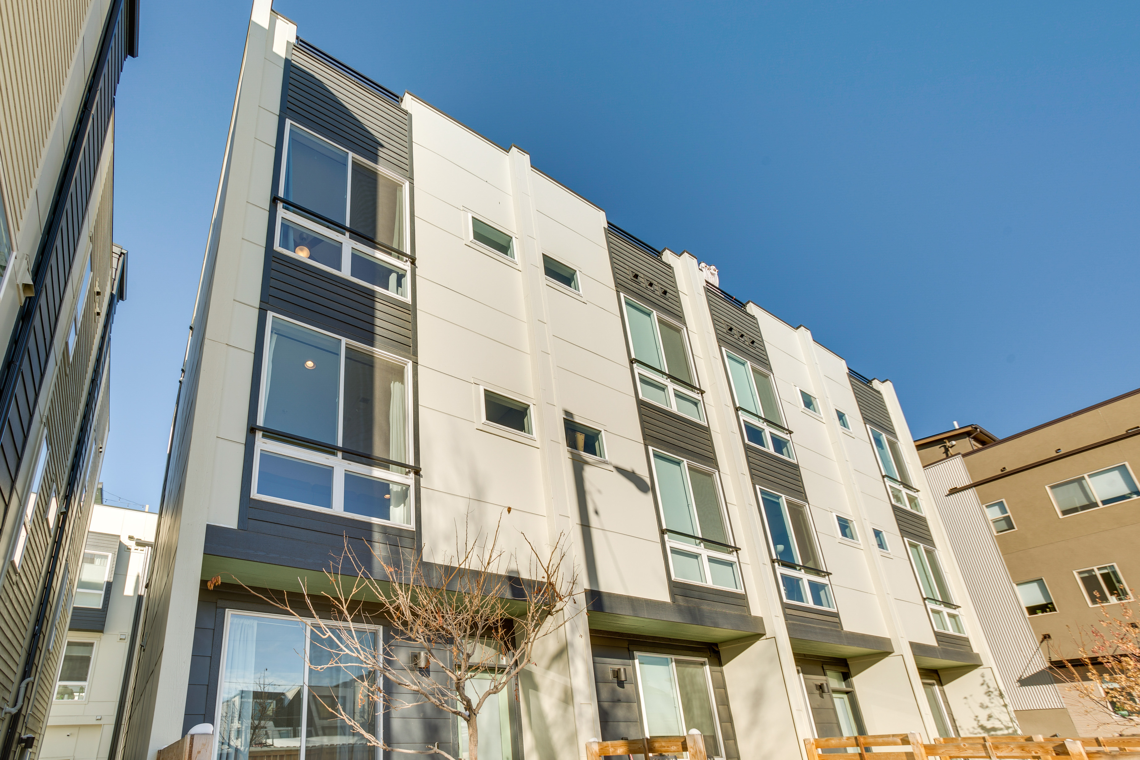 Modern Denver Townhome: Rooftop Hot Tub + Mtn View