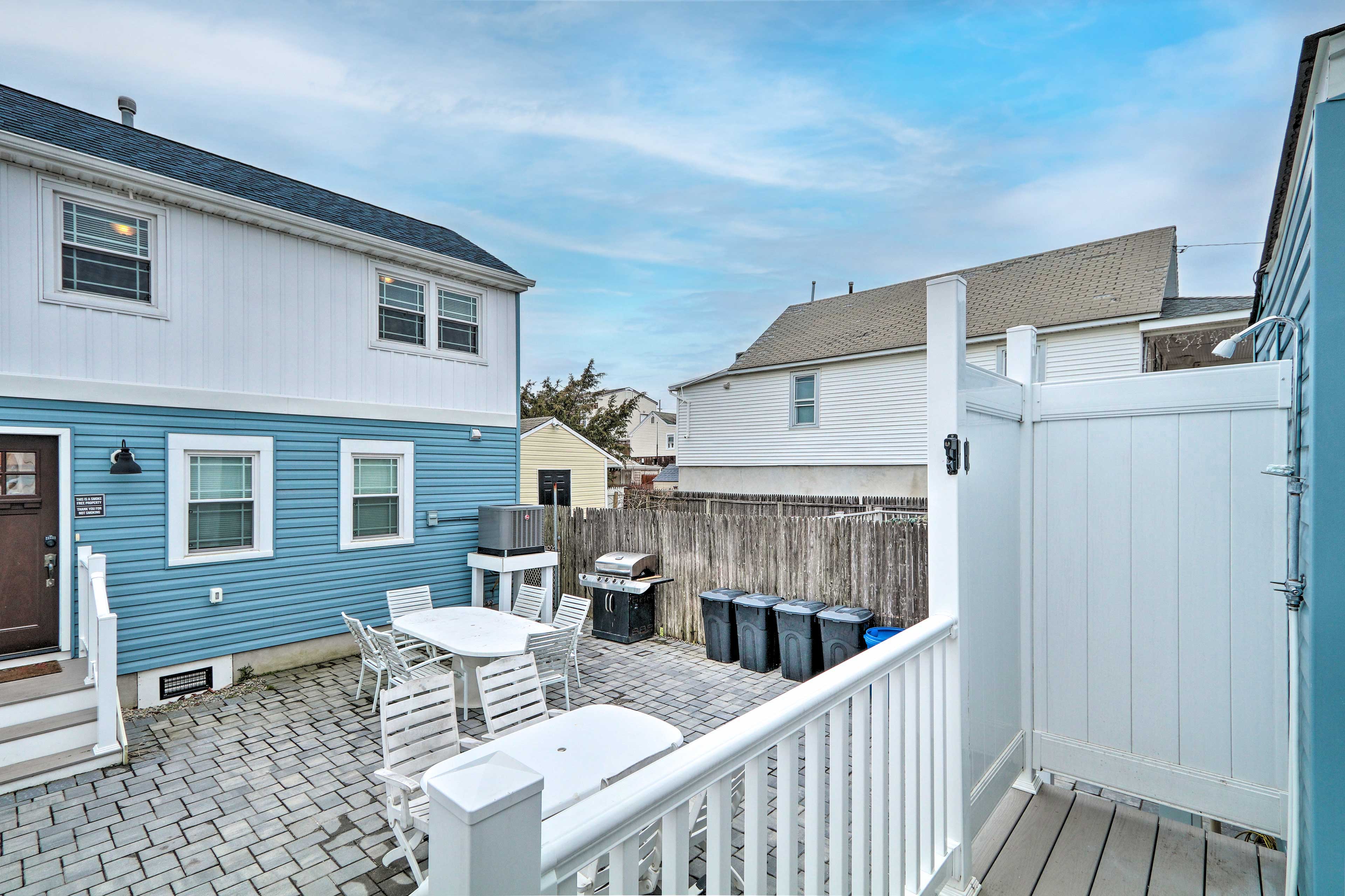 Property Image 2 - Modern Townhome: Walk to Beach, Bars & Eats!