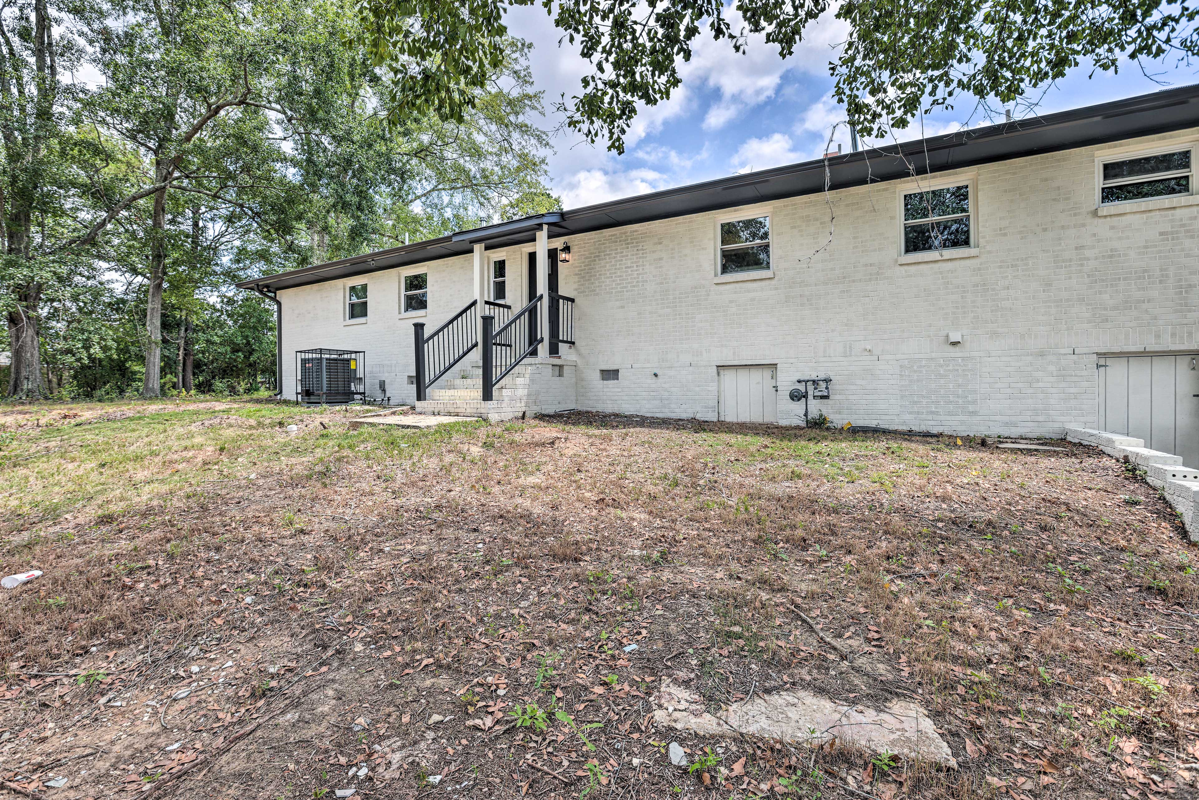 Modern, Colorful Home ~ 2 Mi to Tuskegee Uni