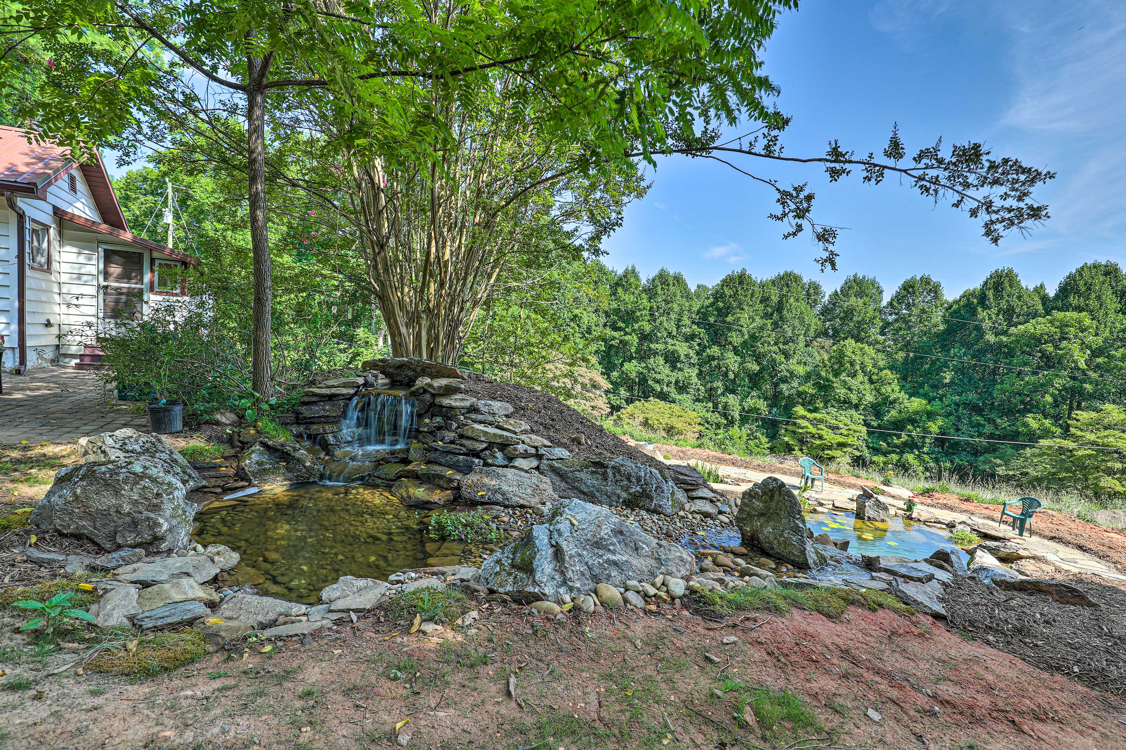 'Momma Rhodes' Rustic Blue Ridge Cabin on 4 Acres