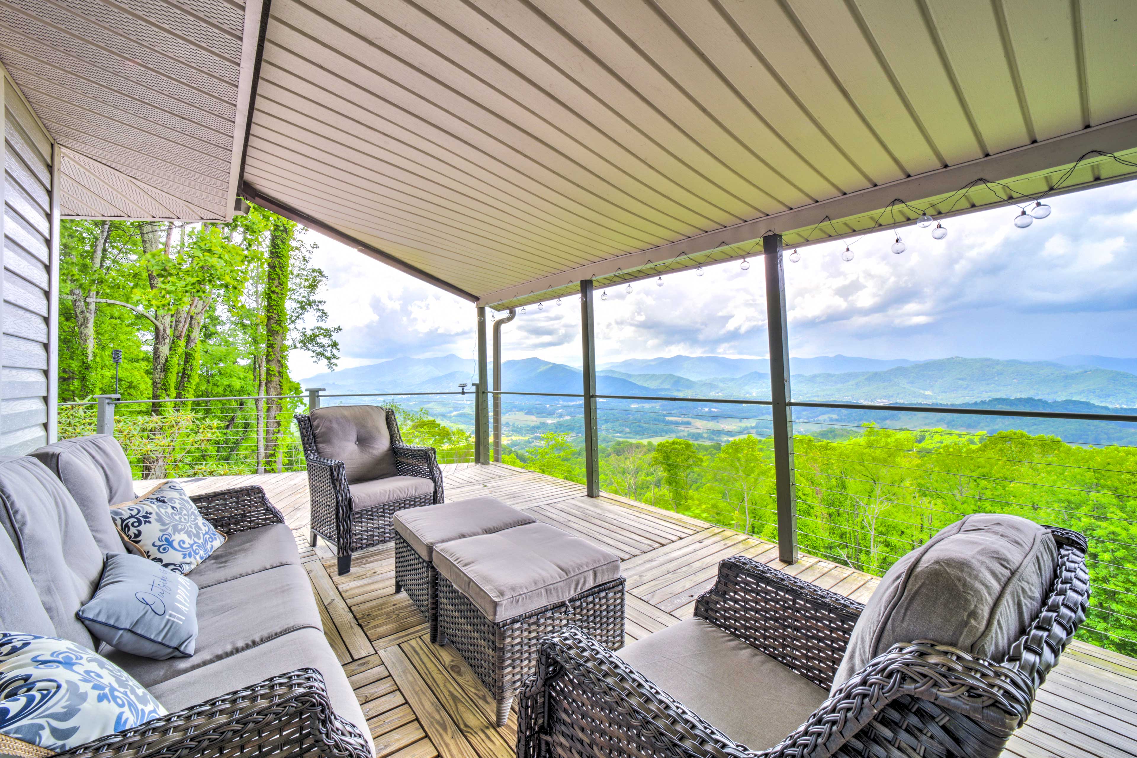 Property Image 1 - Mtn Treehouse w/ Fire Pit, Breathtaking Views