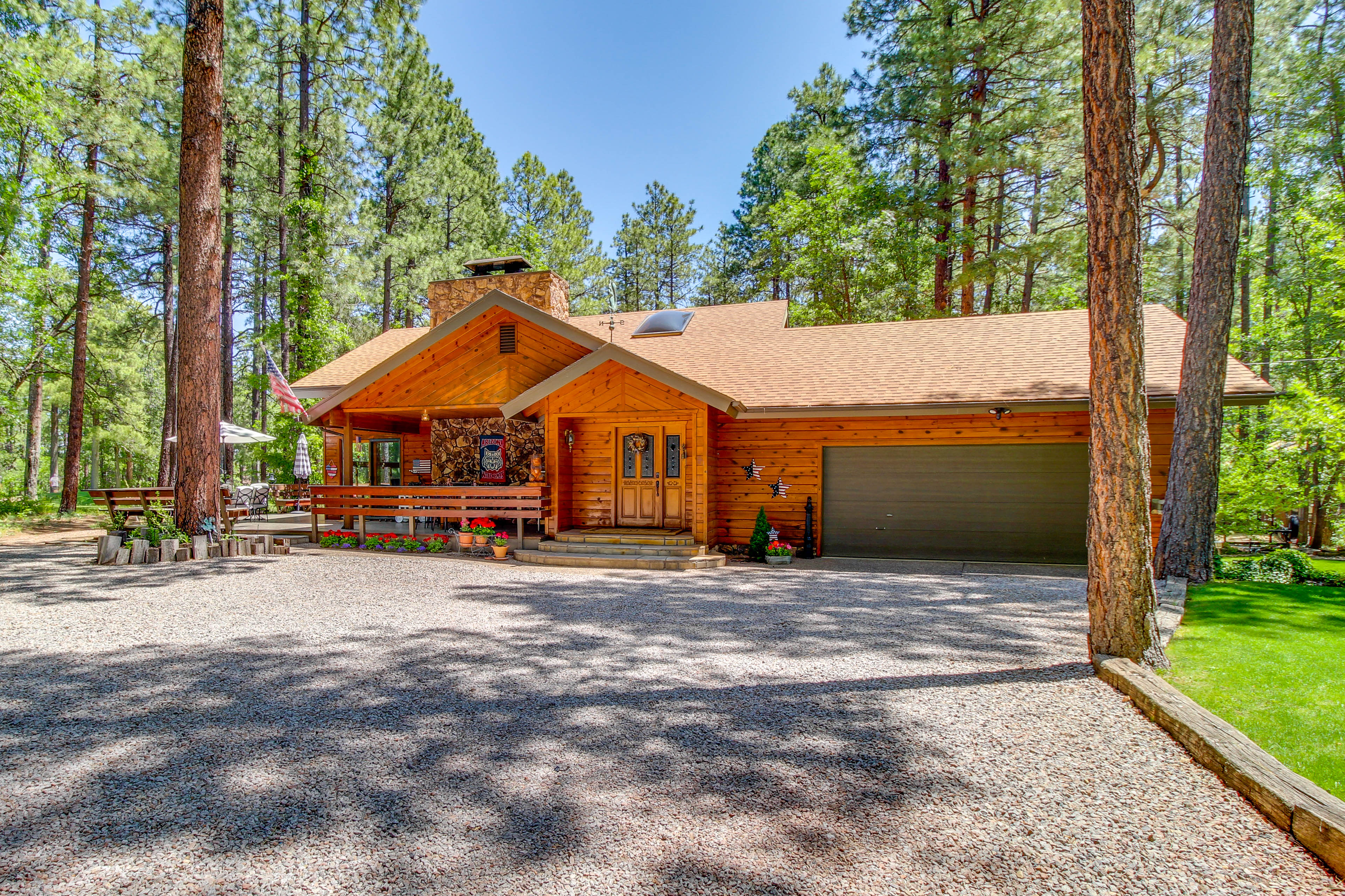 Property Image 2 - Pinetop Cabin w/ Private Patio on Eighth Green!