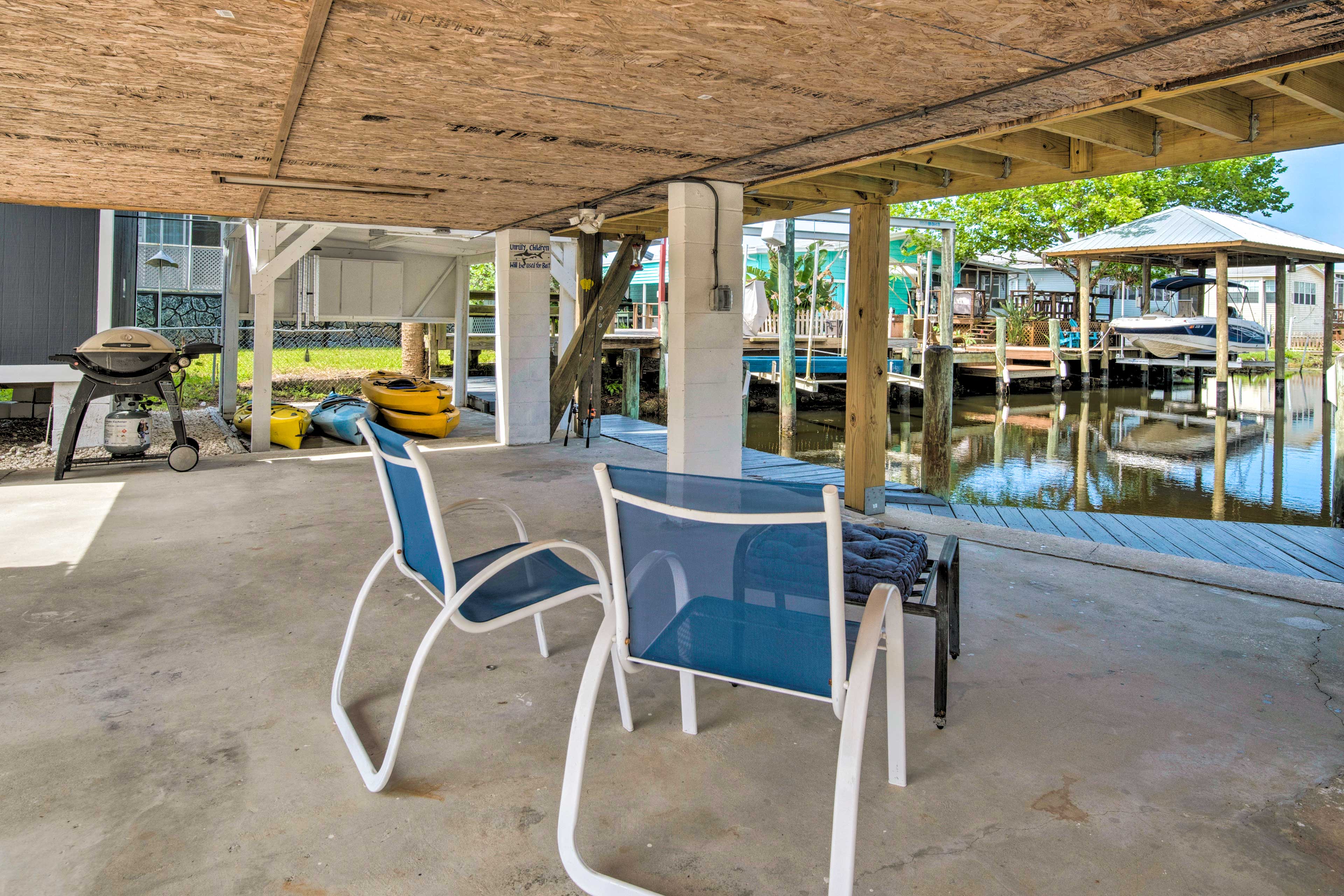 Newly Remodeled Gem on Homosassa River Canal!