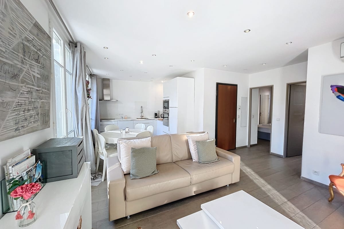 Property Image 1 - Premium Design Renovated Cozy apartment 2 BR 2 bath, Cannes Croisette 200 m