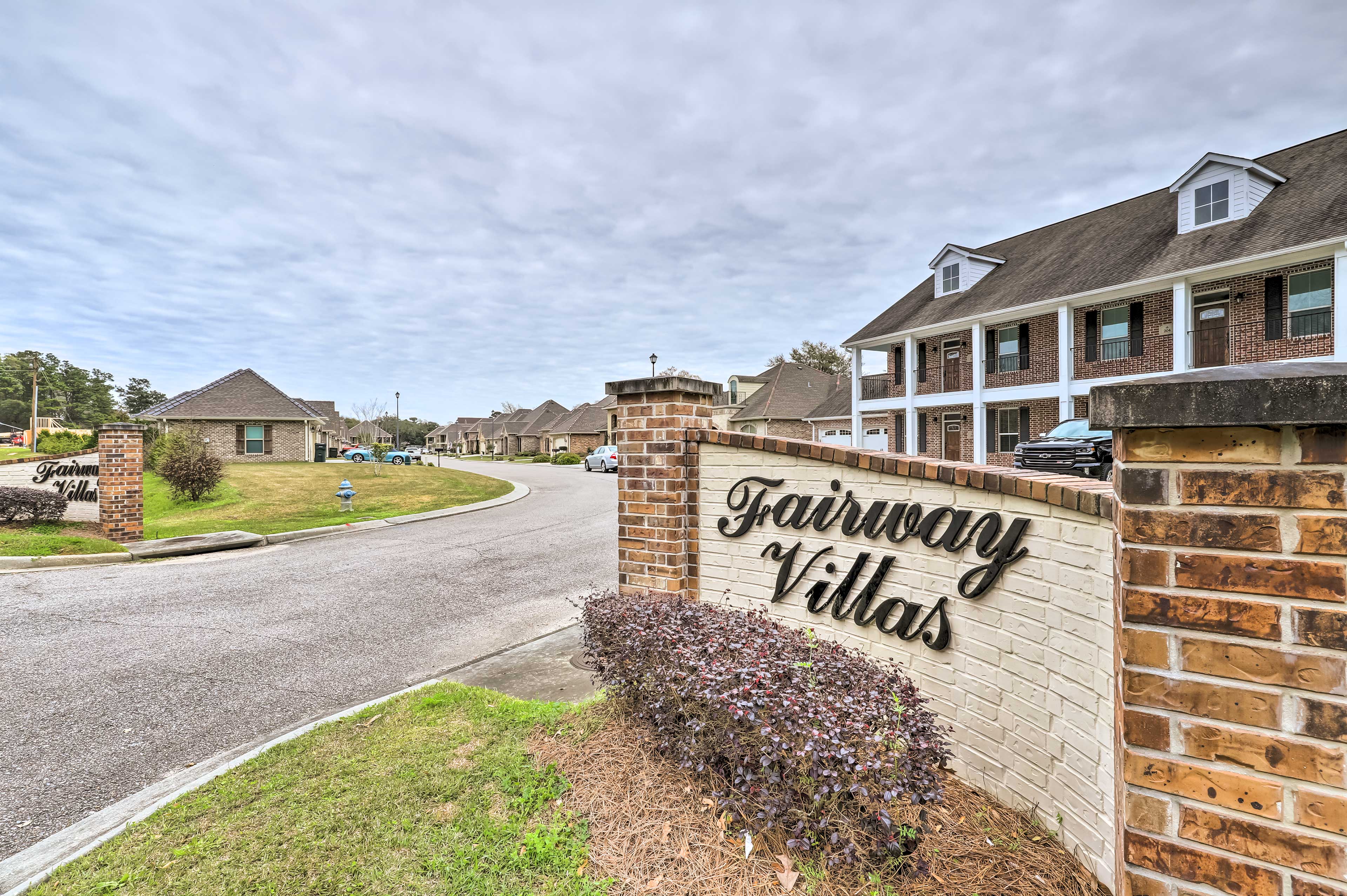 Diamondhead Condo - Marina, Pool Access & Golfing!