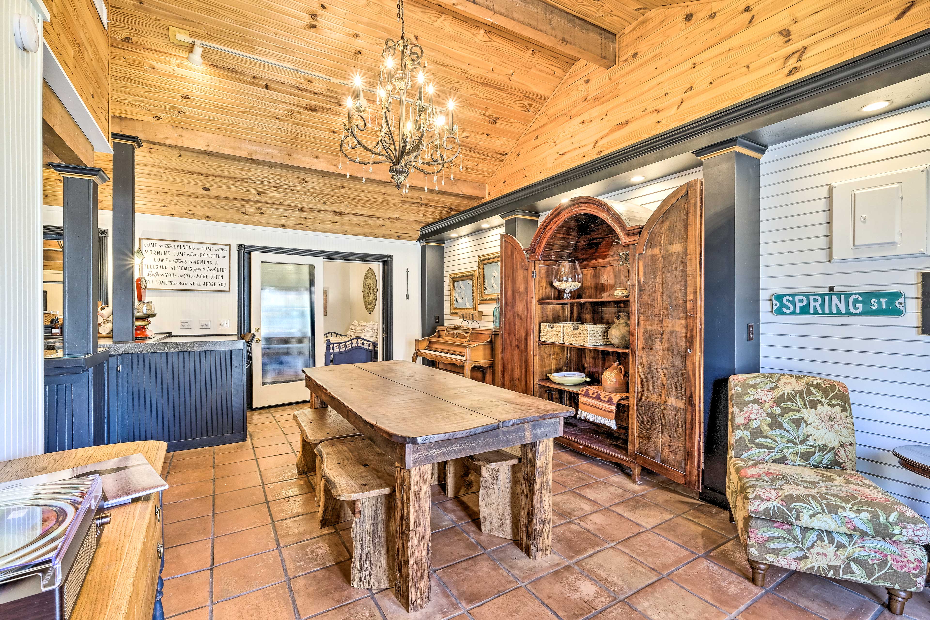 Eclectic 'Osage Cottage' in Historic District