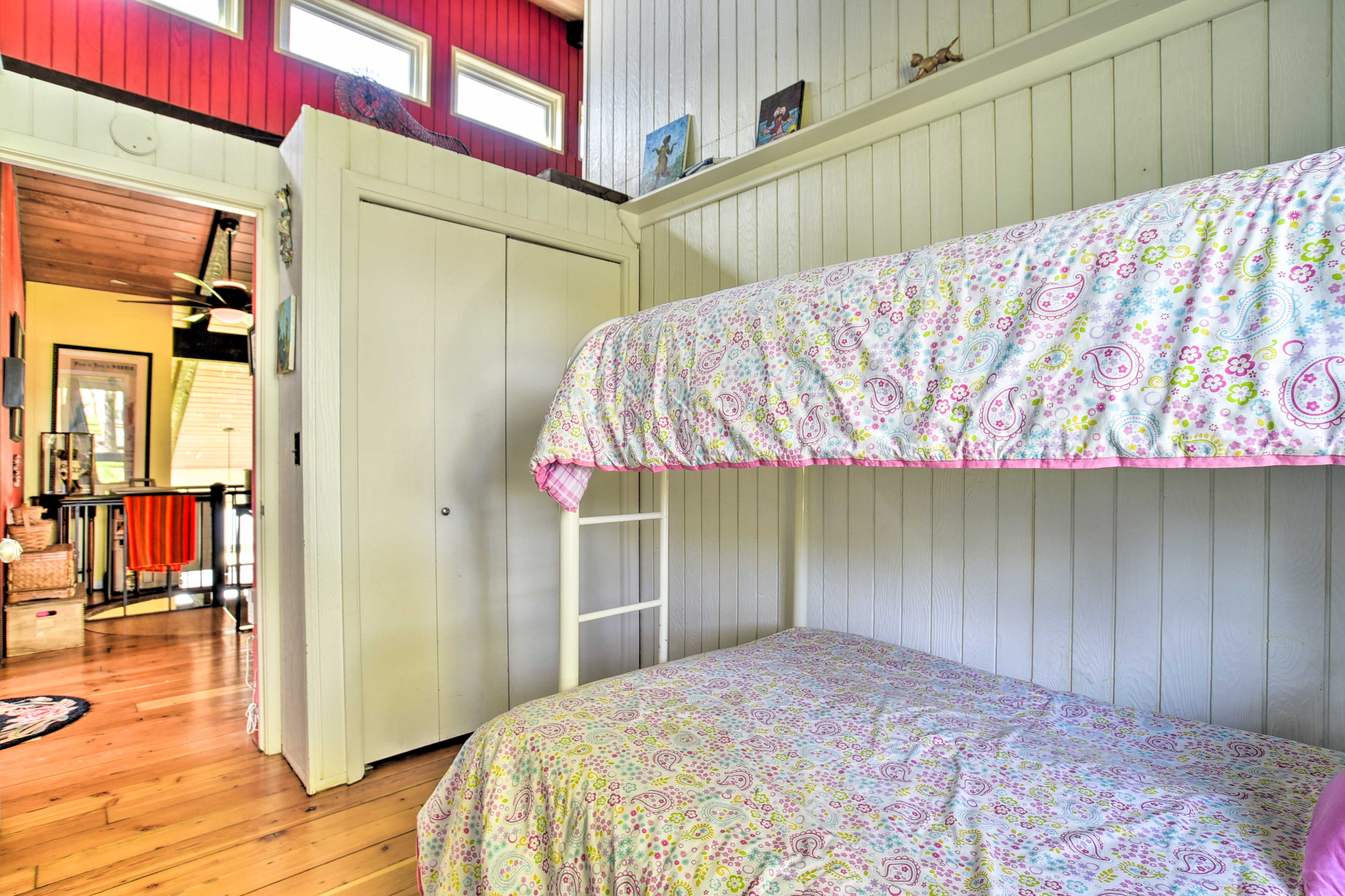 Hilltop Green Lake Home: Dock, Kayaks, Views!