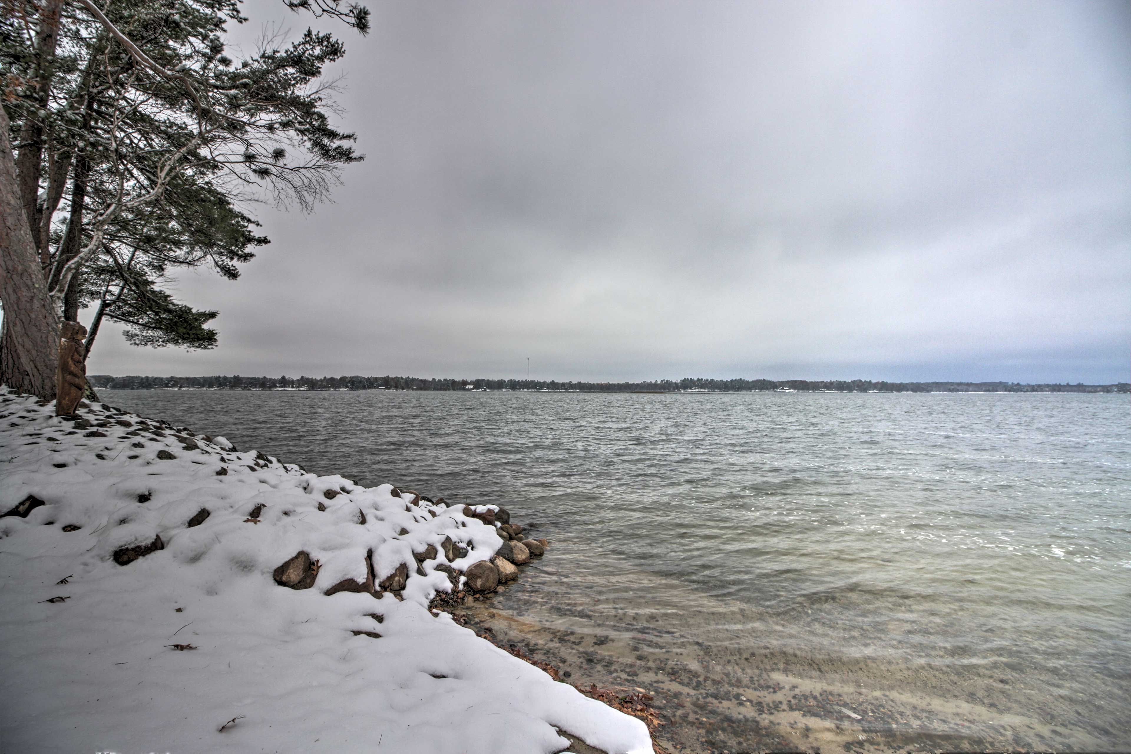 Expansive Ruth Lake Home w/ Dock, Fire Pit & Beach