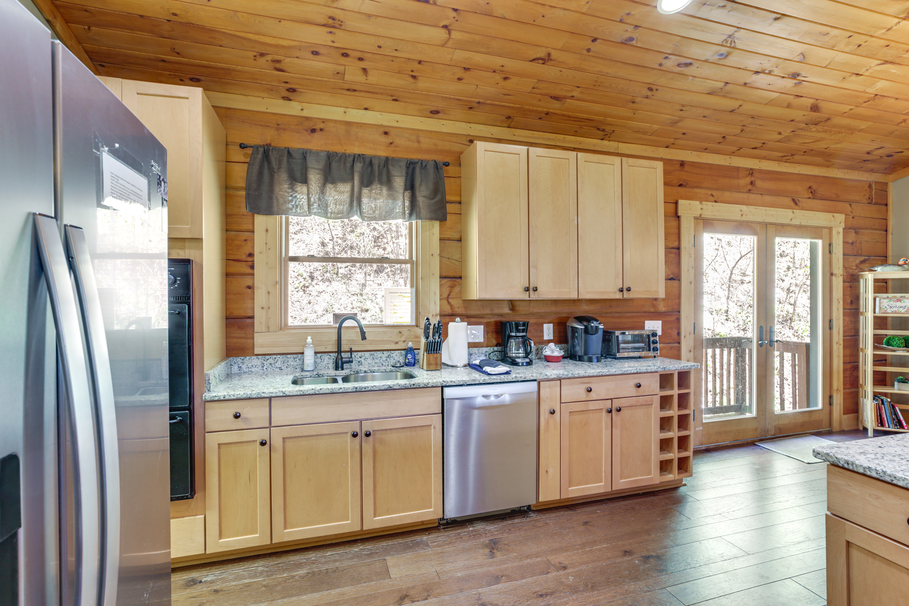 Family Cabin w/ Private Hot Tub & Views in Boone!