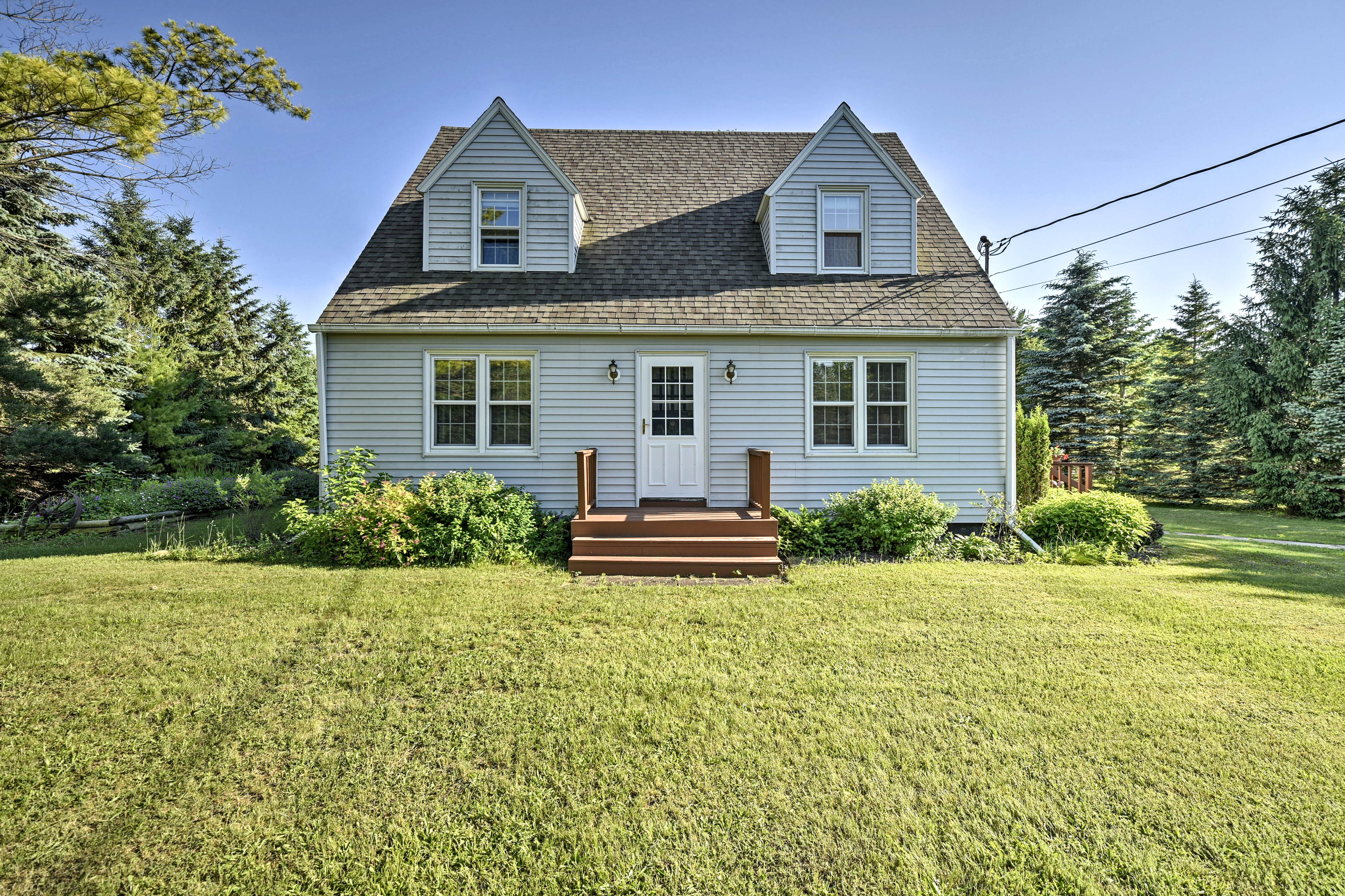 Property Image 1 - Family-Friendly Fish Creek ’Cape House’ w/ Deck!