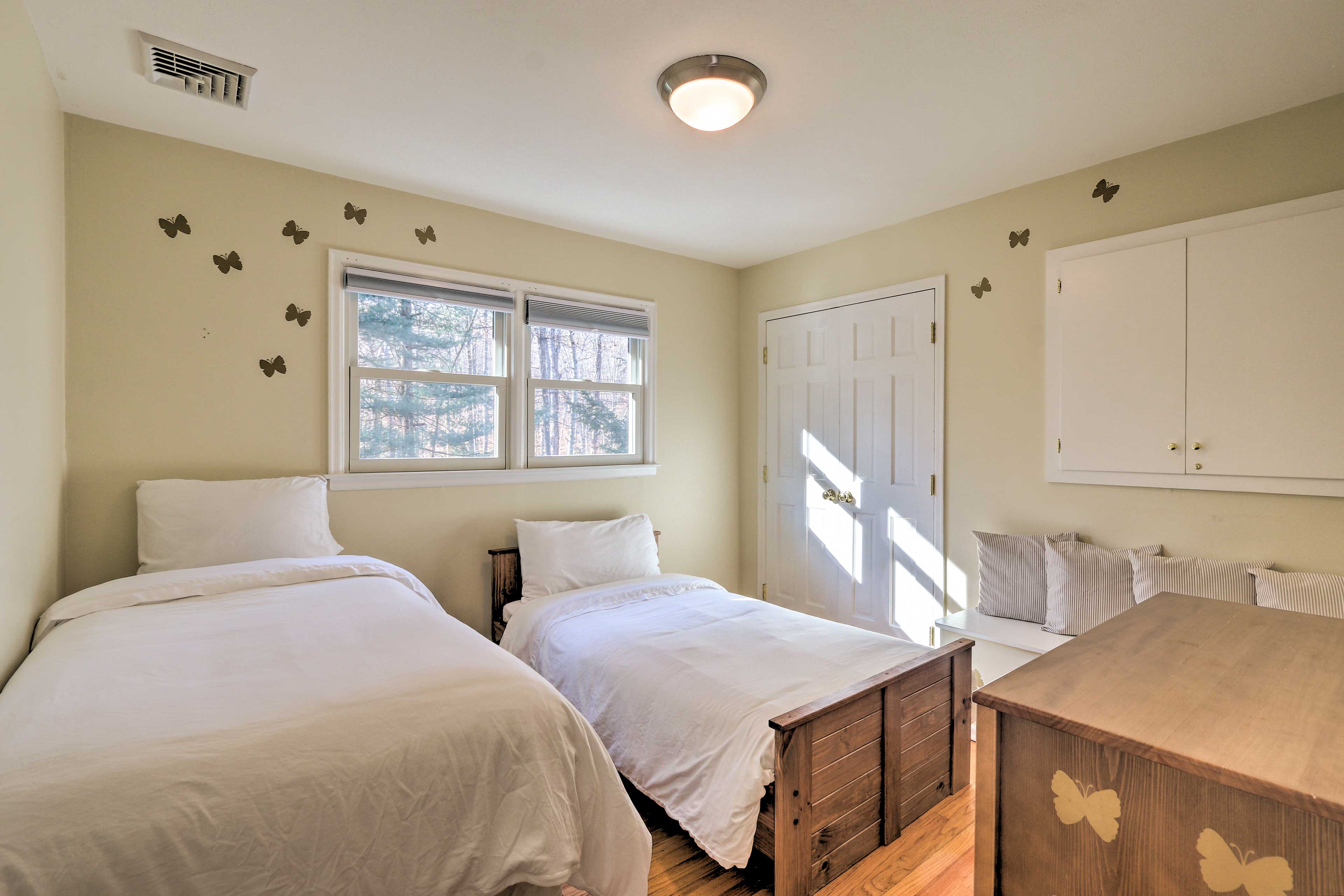 Family-Friendly Woodbury Home with Yard + Deck!