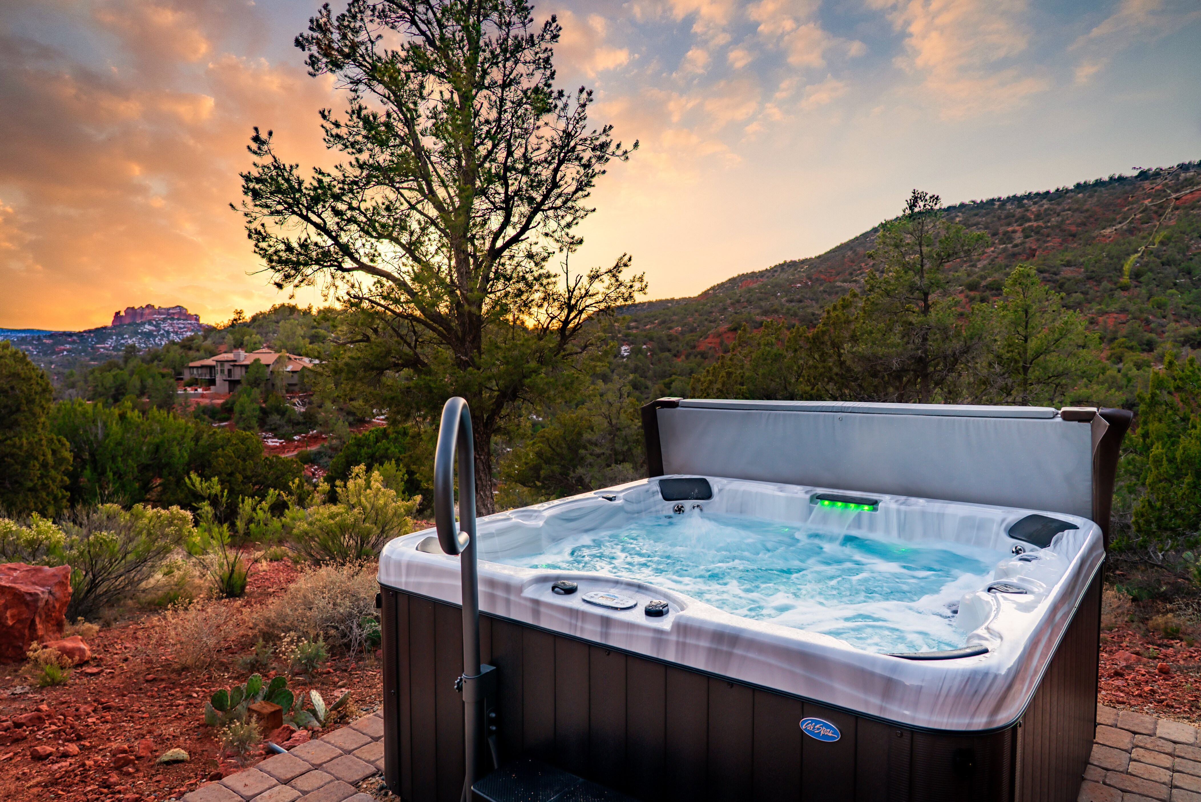 Hot Tub with Views!!