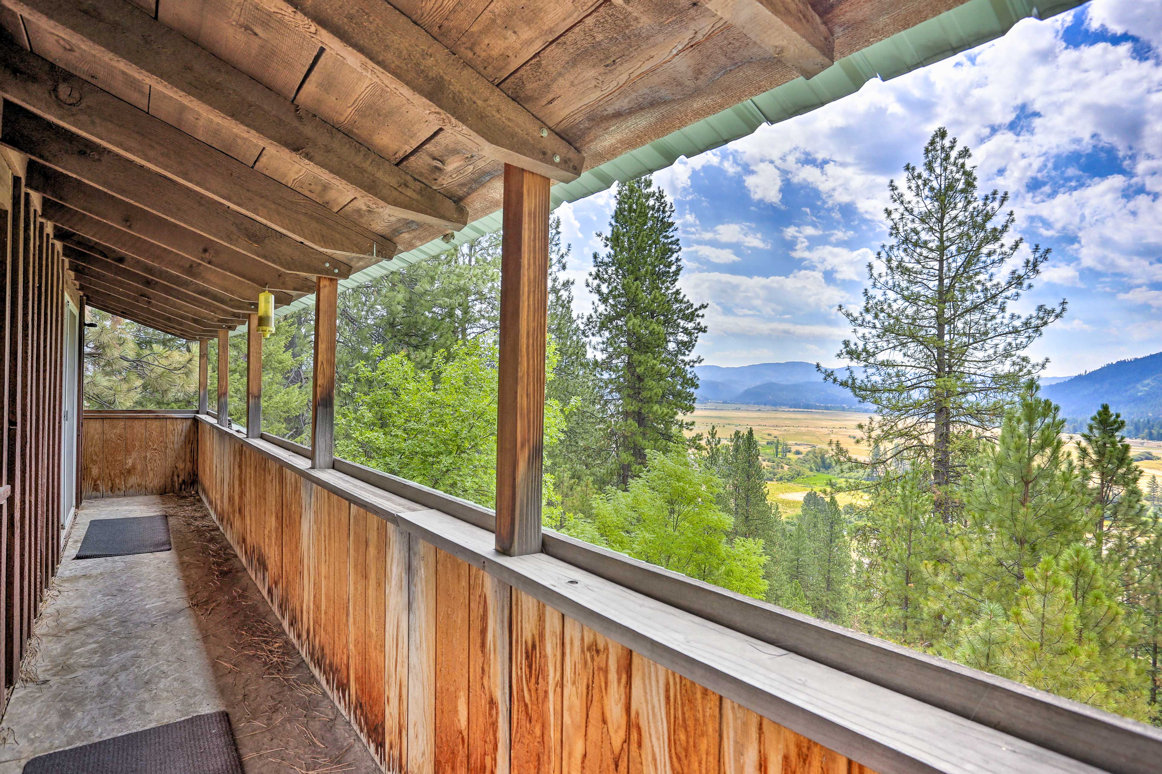 Peaceful Cabin w/ Mtn + River Views, Fire Pit