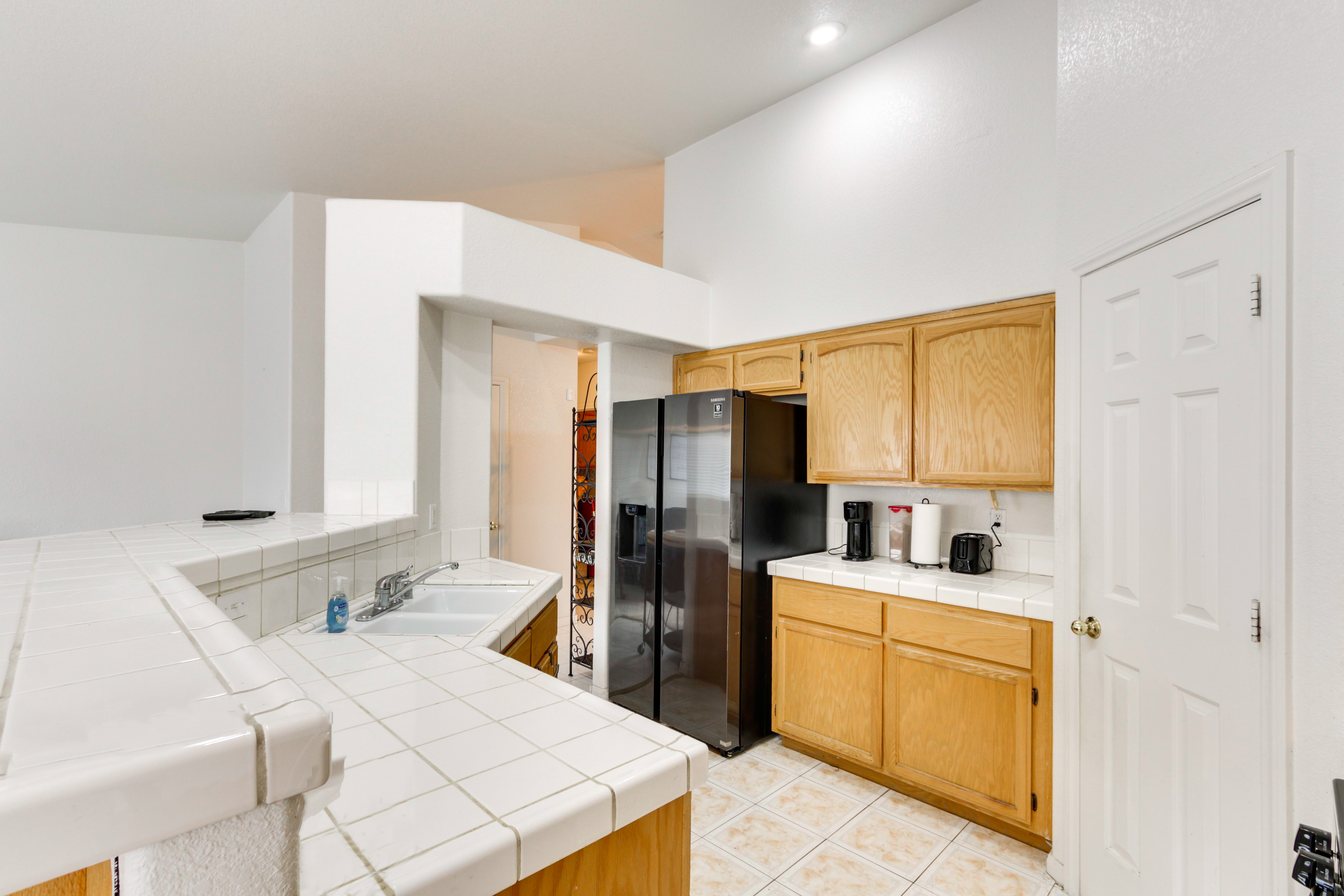 Pet-Friendly Escape w/ Grill, 11 Mi to Strip!