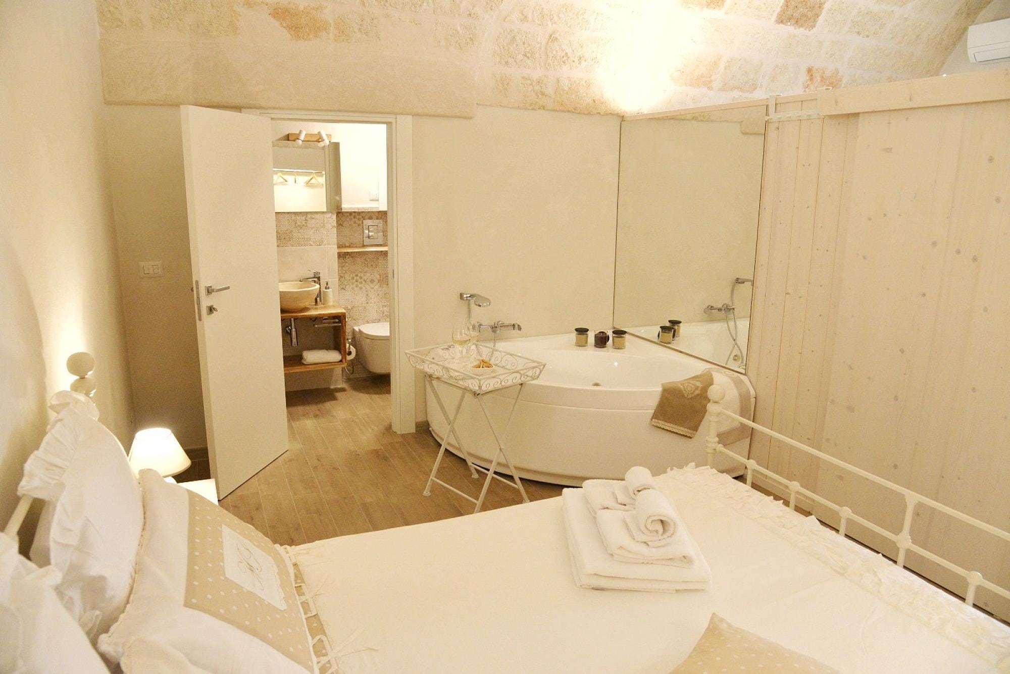 Property Image 2 - suite with Jacuzzi  central location  suitable for couples-Suite Vitti 5