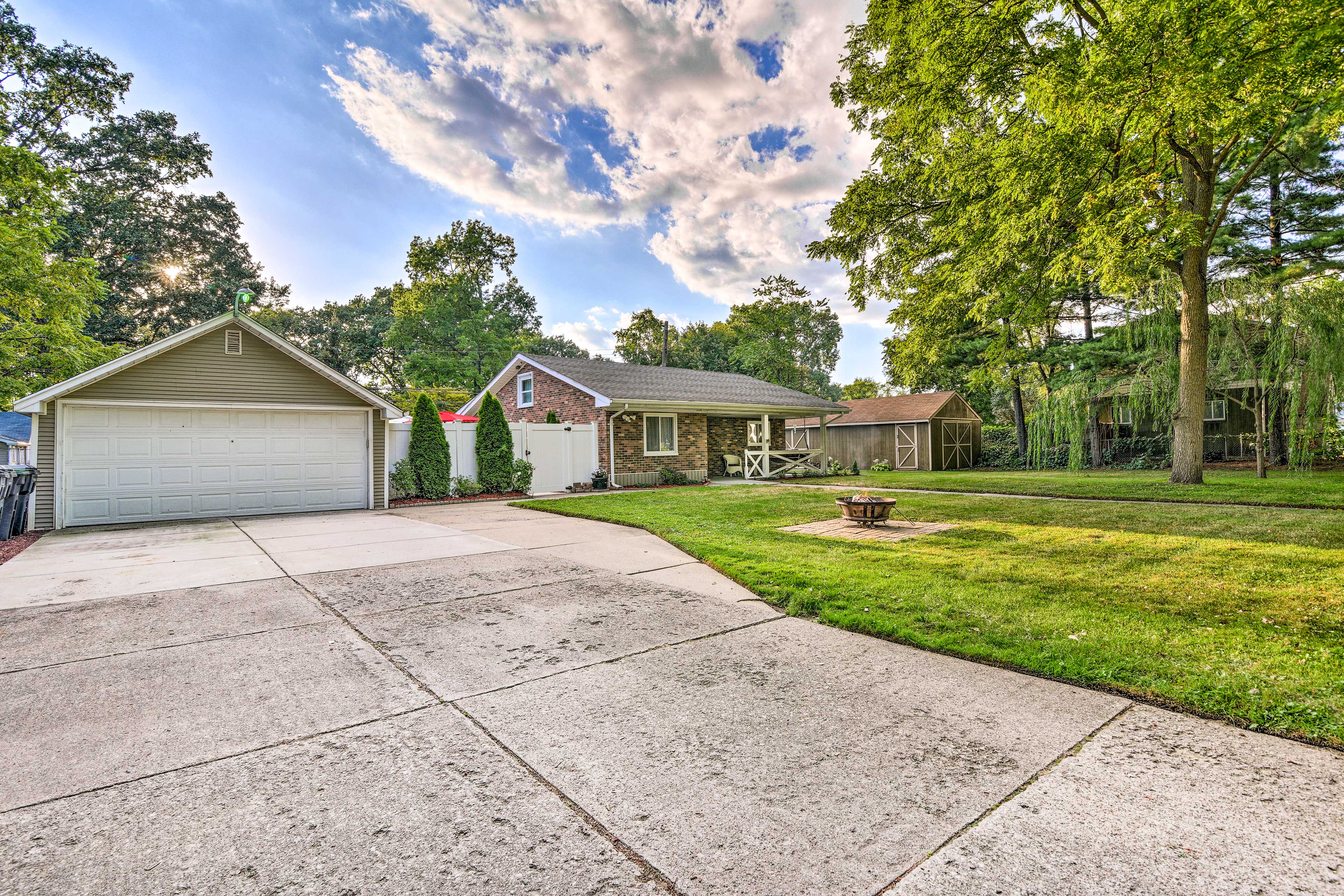 Property Image 2 - Pet-Friendly Taylor Home w/ Backyard Oasis!