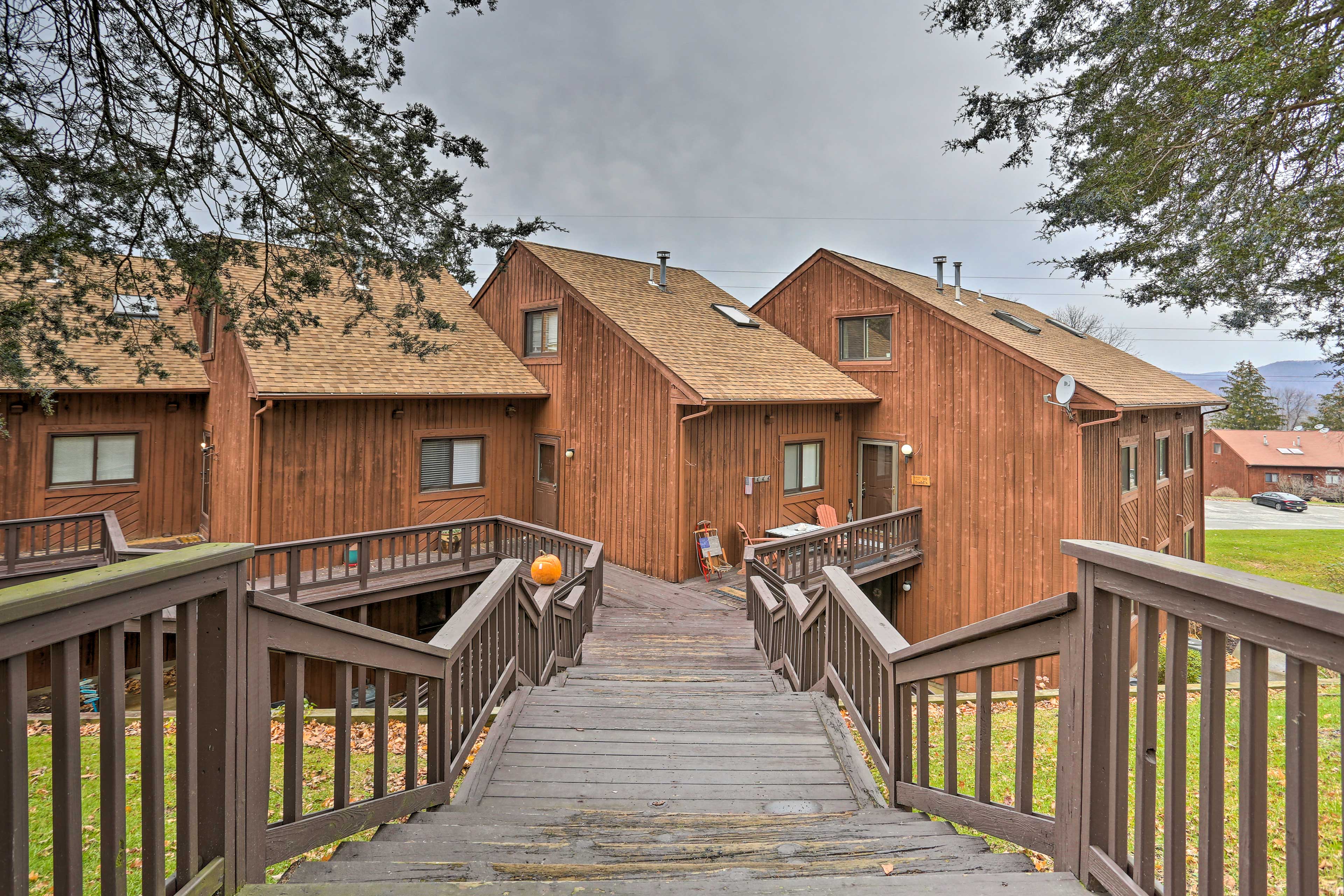 Pet-Friendly Townhome w/ Community Hot Tub!