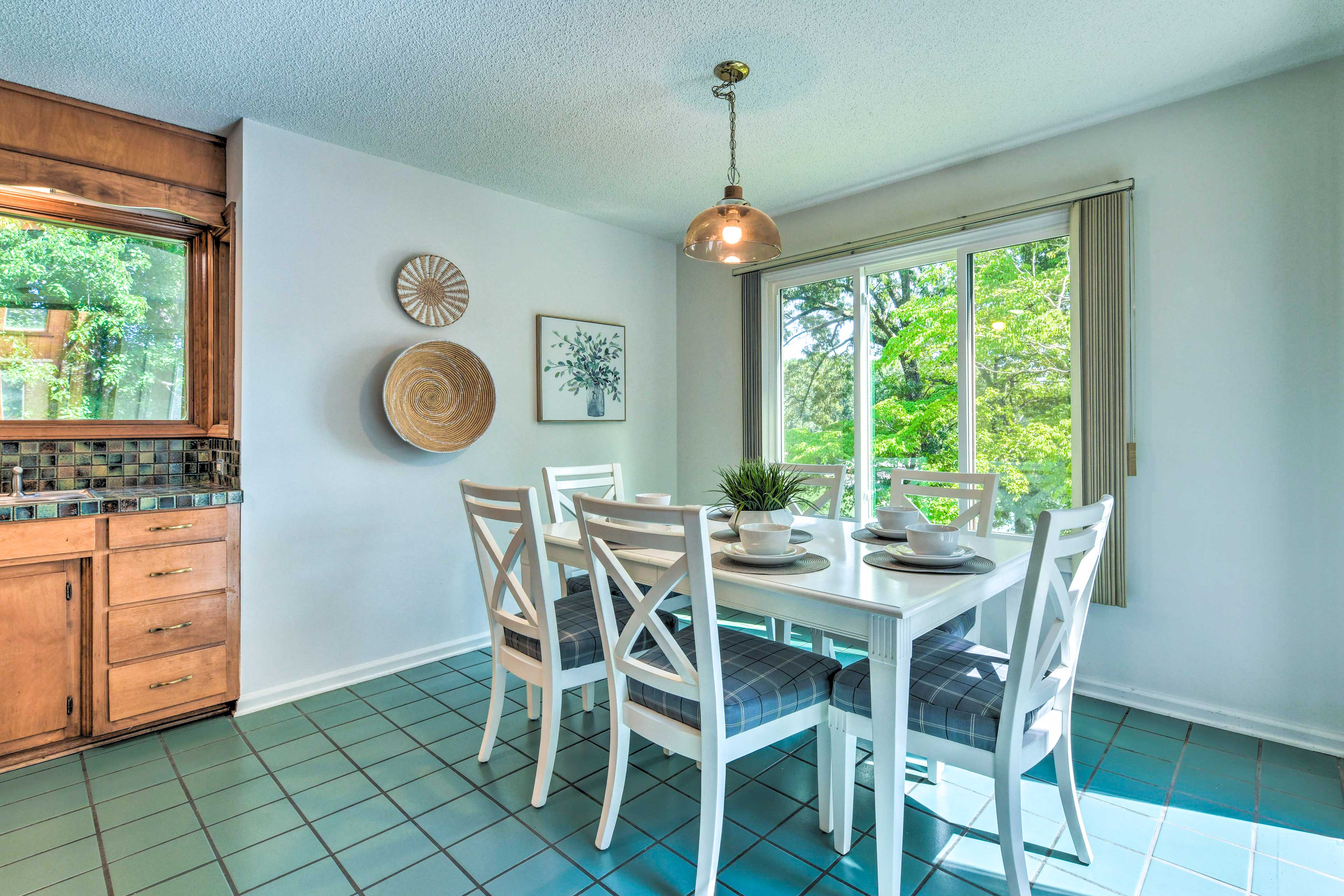 Quaint Lake Norman Home w/ Boat Dock + Grill!