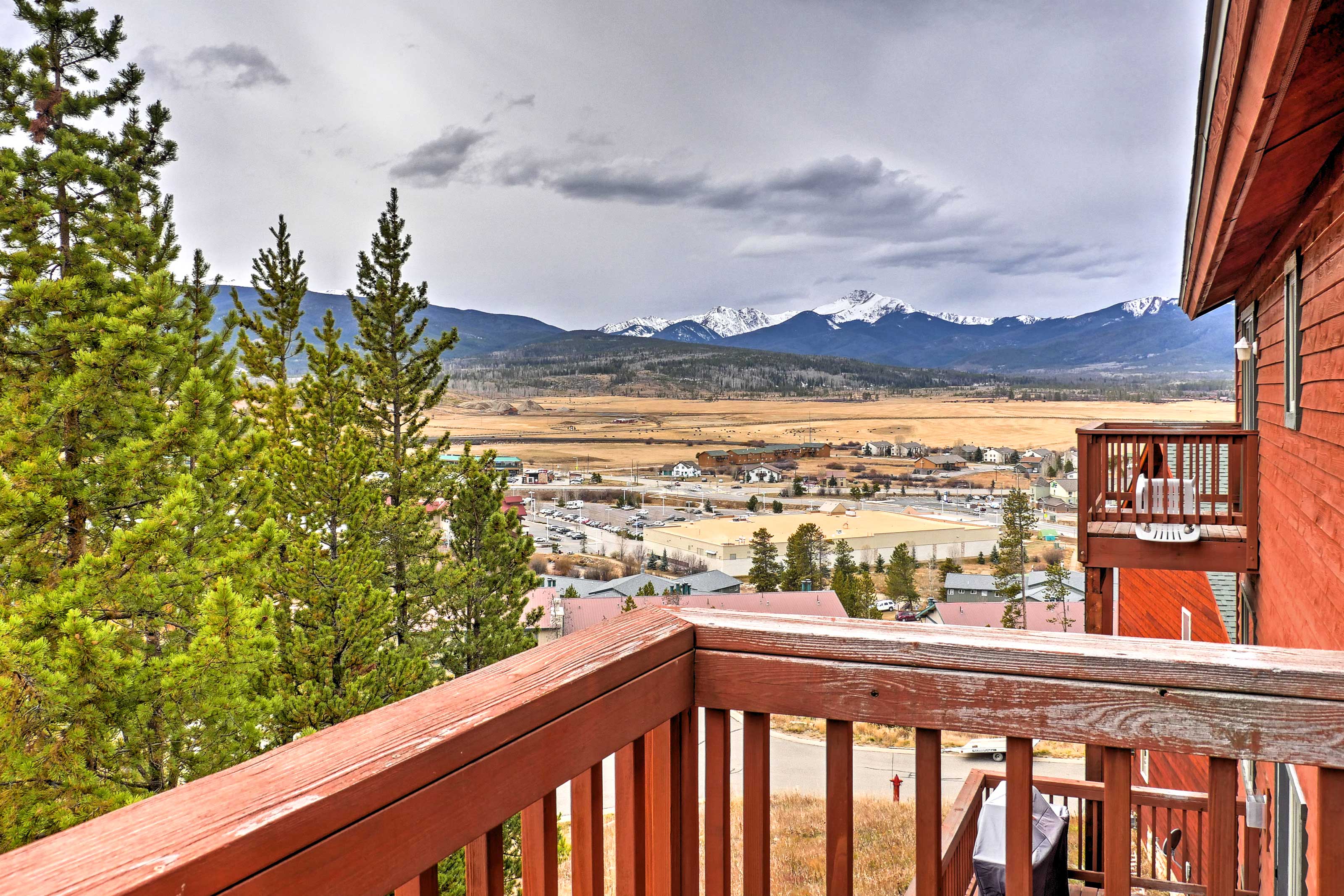 Property Image 2 - Fraser Townhome w/ Mtn Views - 6 Mi to Winter Park