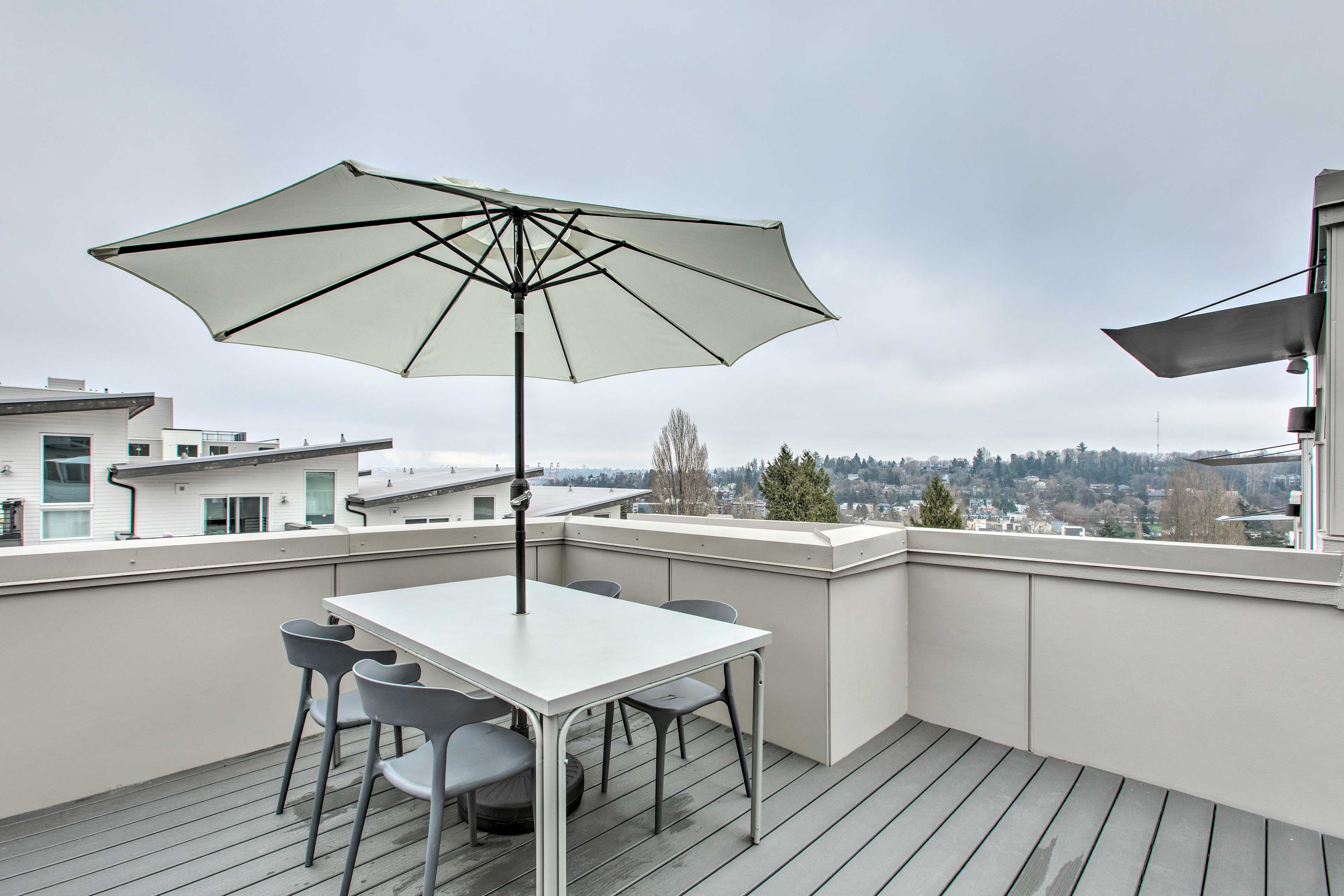 Property Image 2 - Modern Seattle Townhome, 5 Mi to Pike Place!