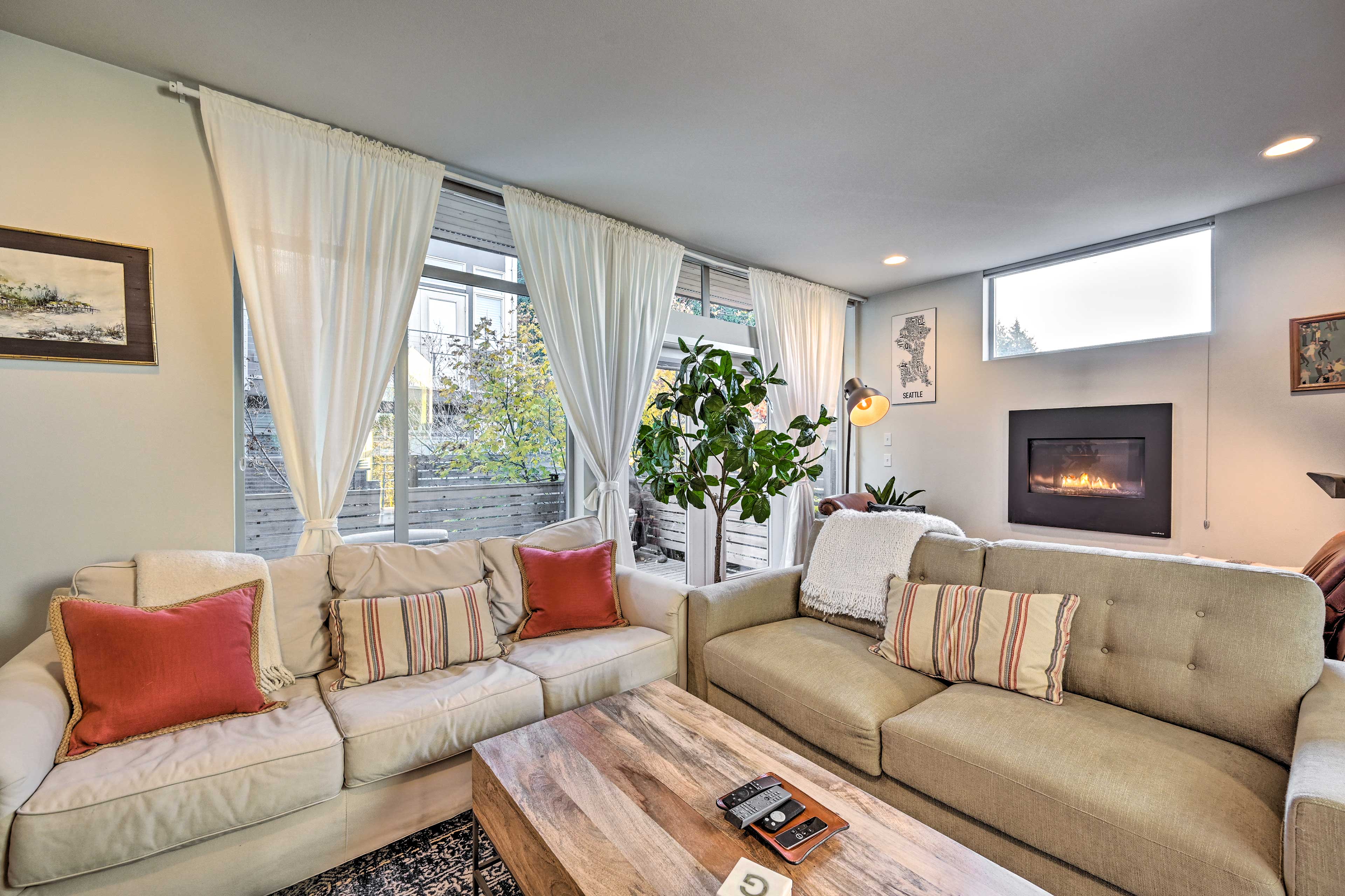 Property Image 1 - Sleek Seattle Home w/ Rooftop Patio & Views!