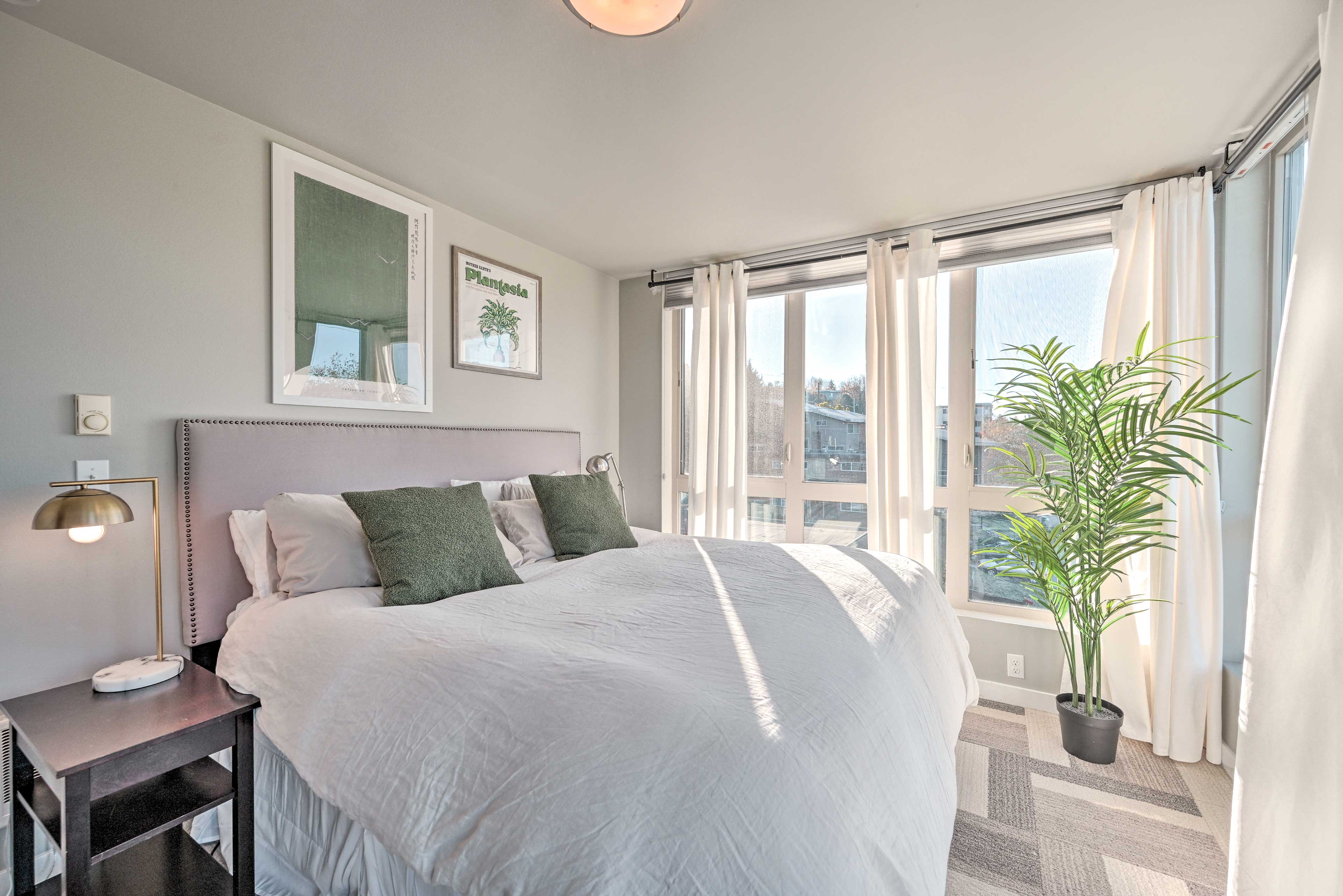 Property Image 2 - Sleek Seattle Home w/ Rooftop Patio & Views!