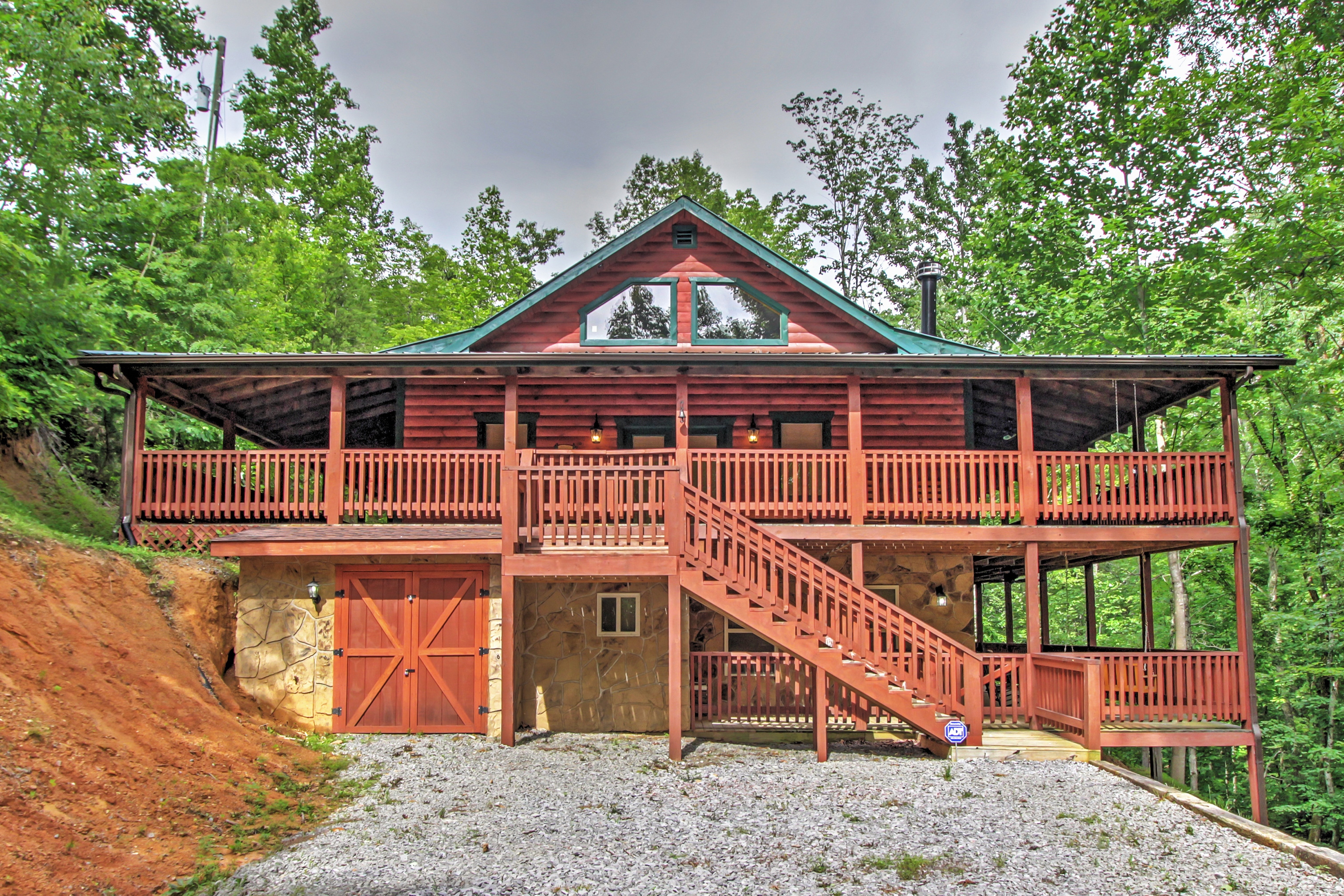 Property Image 1 - Grand Smoky Mtn Cabin w/ Hot Tub & Outdoor Kitchen