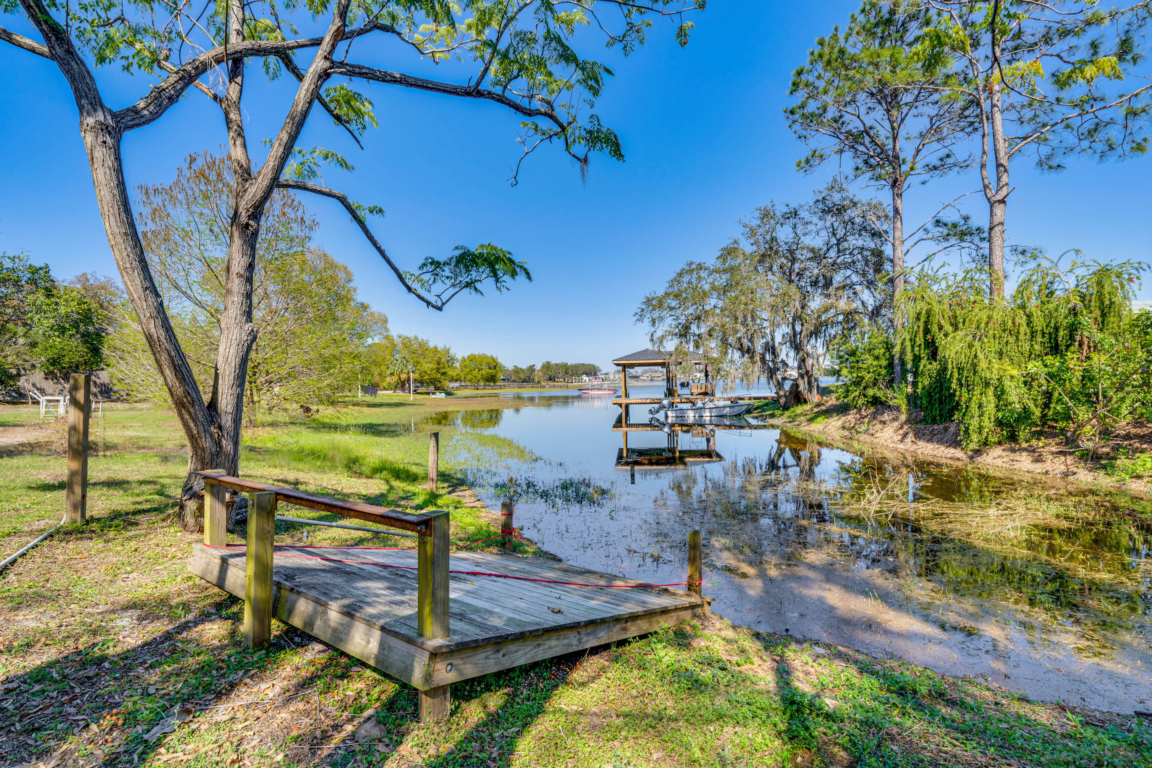 Lakefront Retreat w/ Kayaks & Fire Pit in Clermont