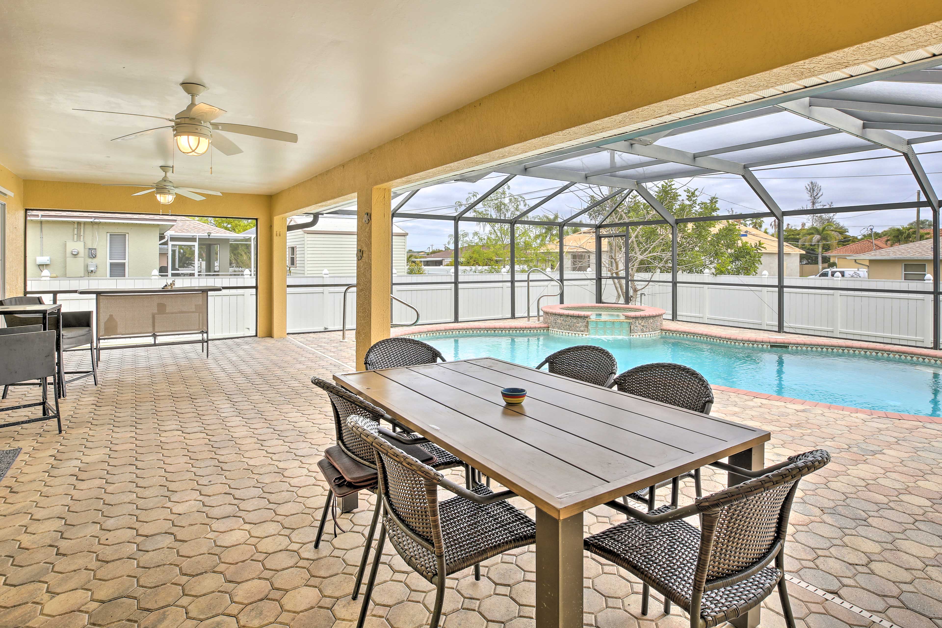 Property Image 2 - Spacious Florida Oasis near Cape Coral Parkway