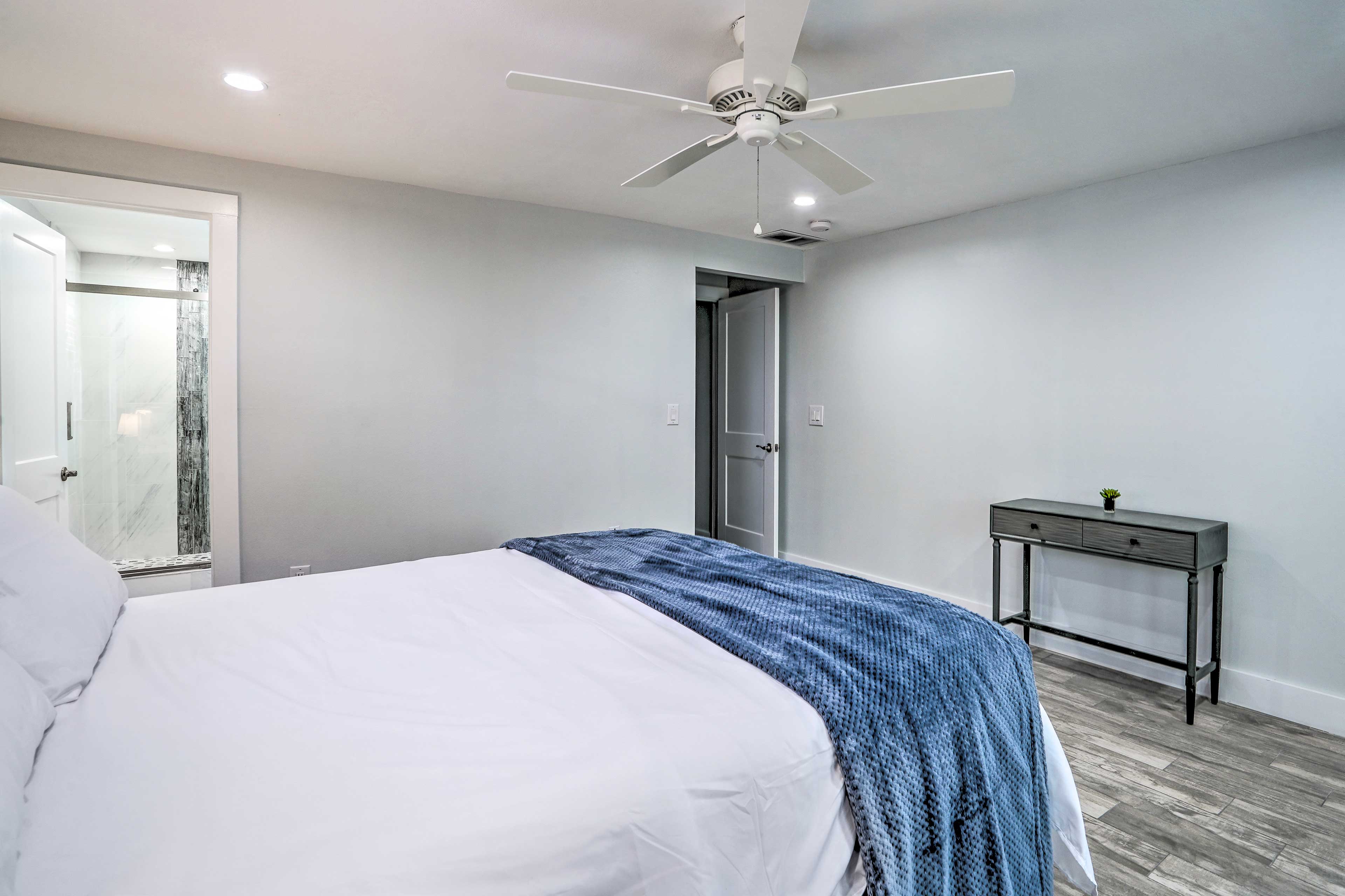 Waterfront Matlacha Paradise w/ Hot Tub & Dock!