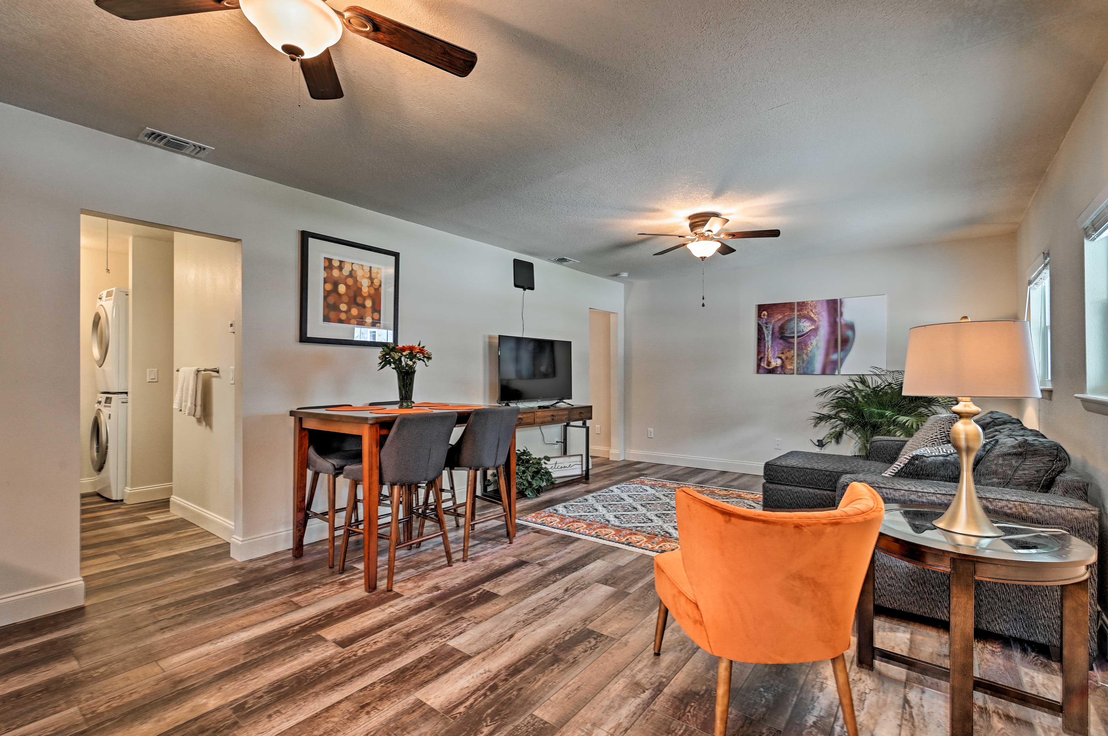 Walkable Winter Garden Bungalow: 3 Blocks to Dtwn