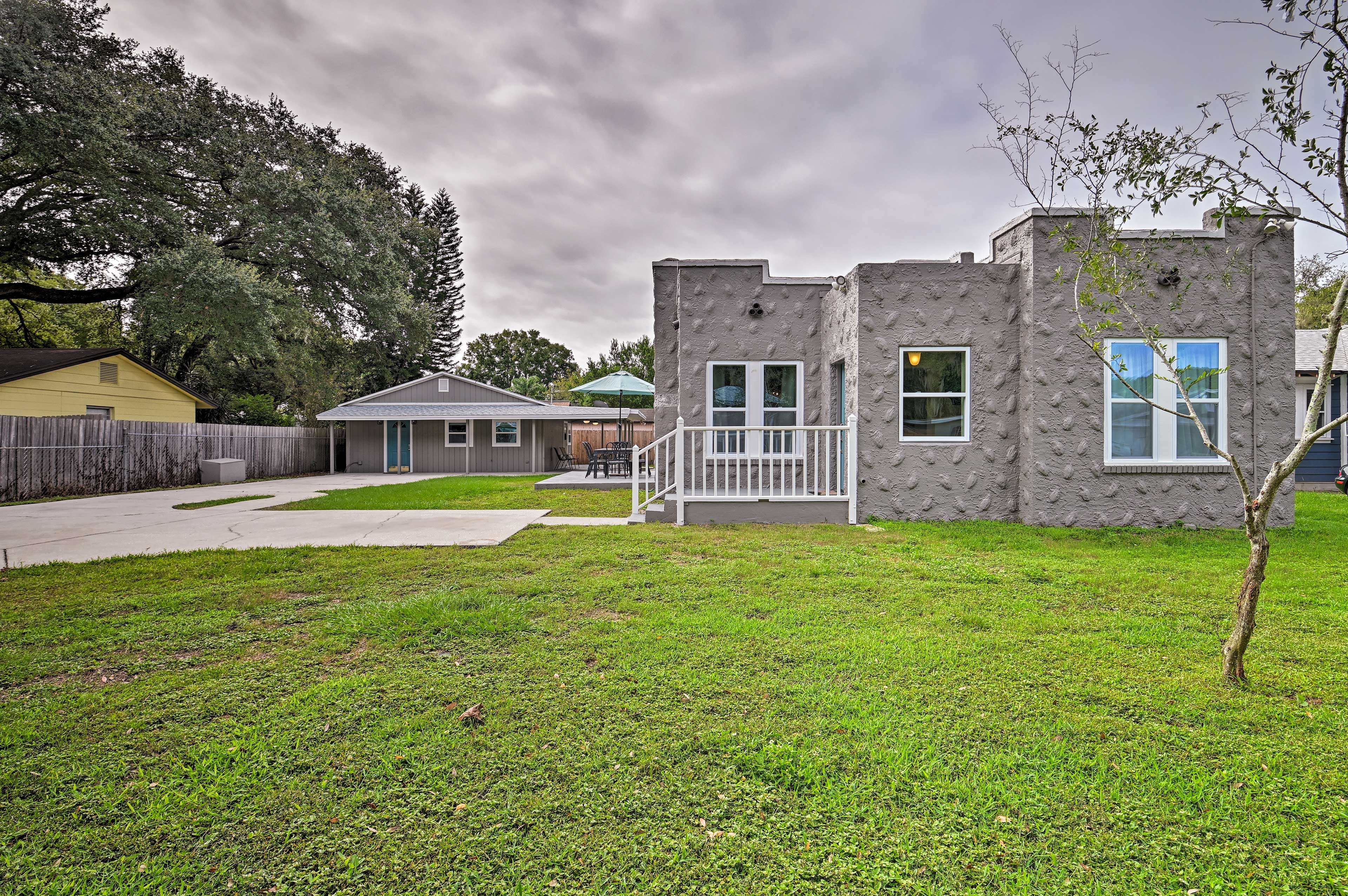 Property Image 2 - Winter Garden Bungalow w/ Gas Grill, Walk to Dtwn!