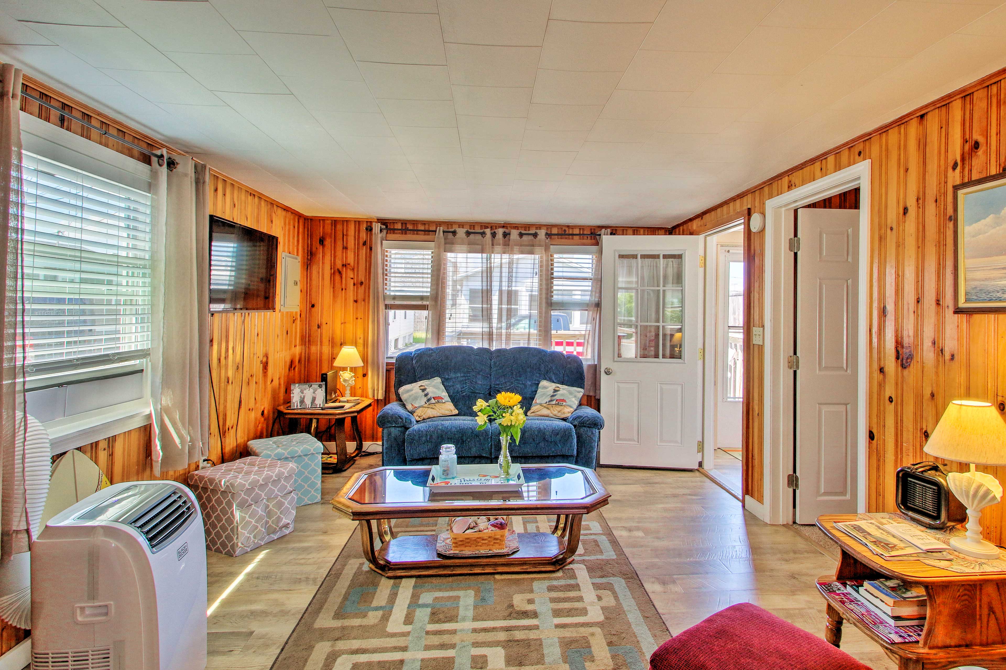 Property Image 1 - Cozy Hampton Cottage - Walk to Beaches & Marina!