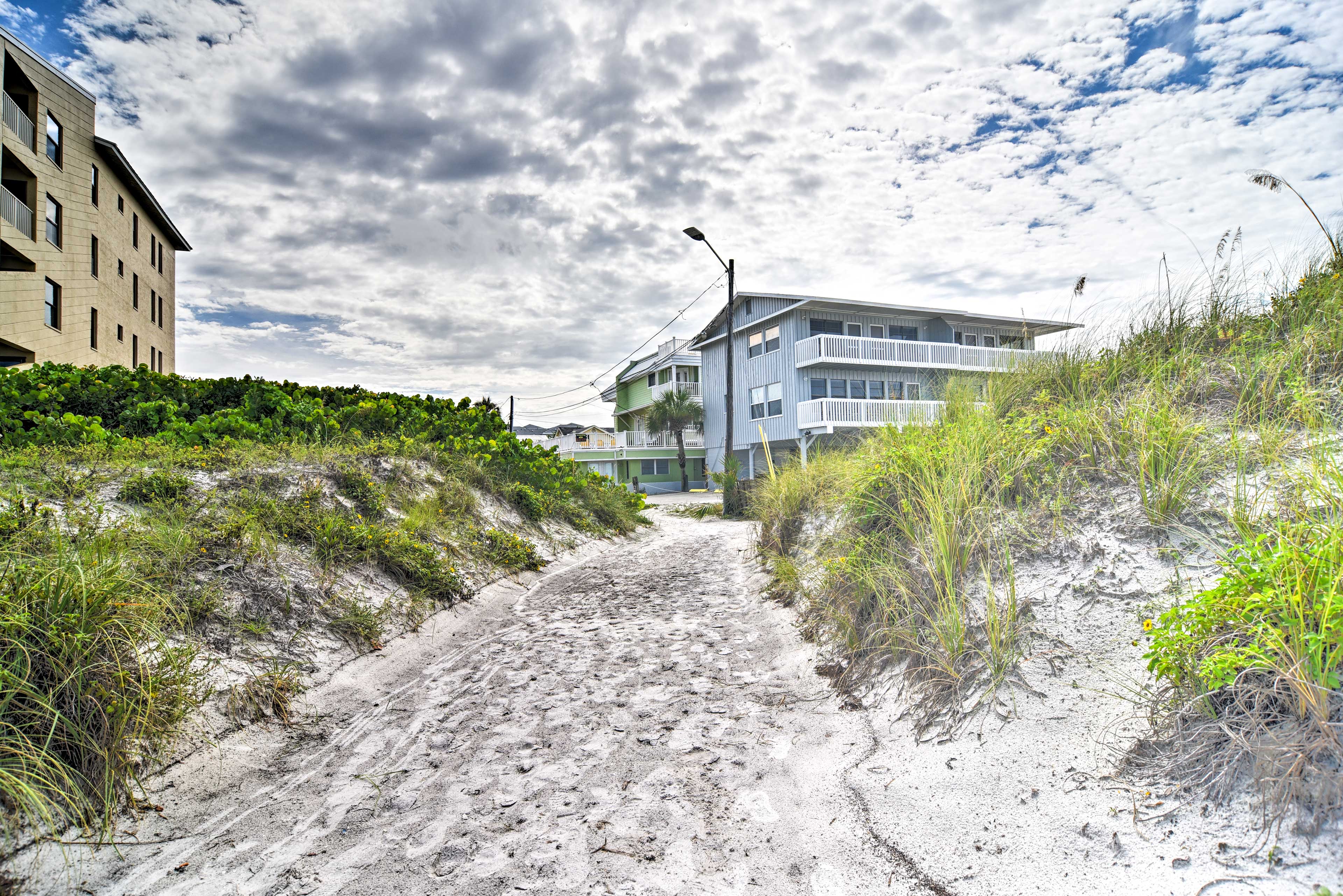 Property Image 1 - ’Driftwood Beach Cottage’ - Walk to Clearwater Bch